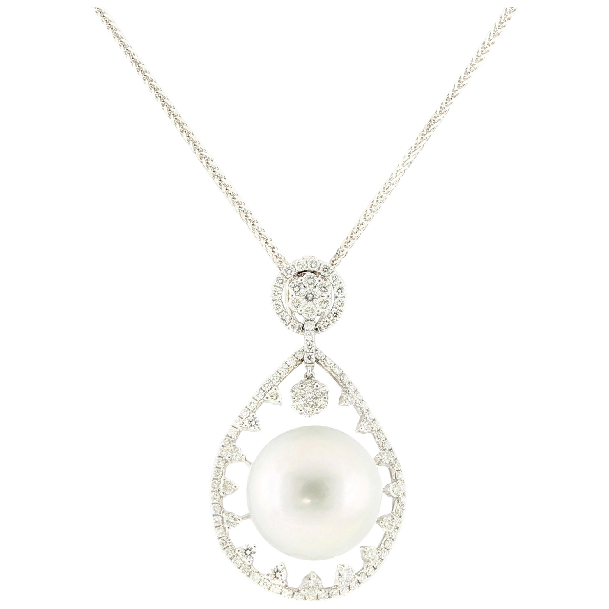 Rare pendentif en or 18 carats avec diamants et perle blanche des mers du Sud