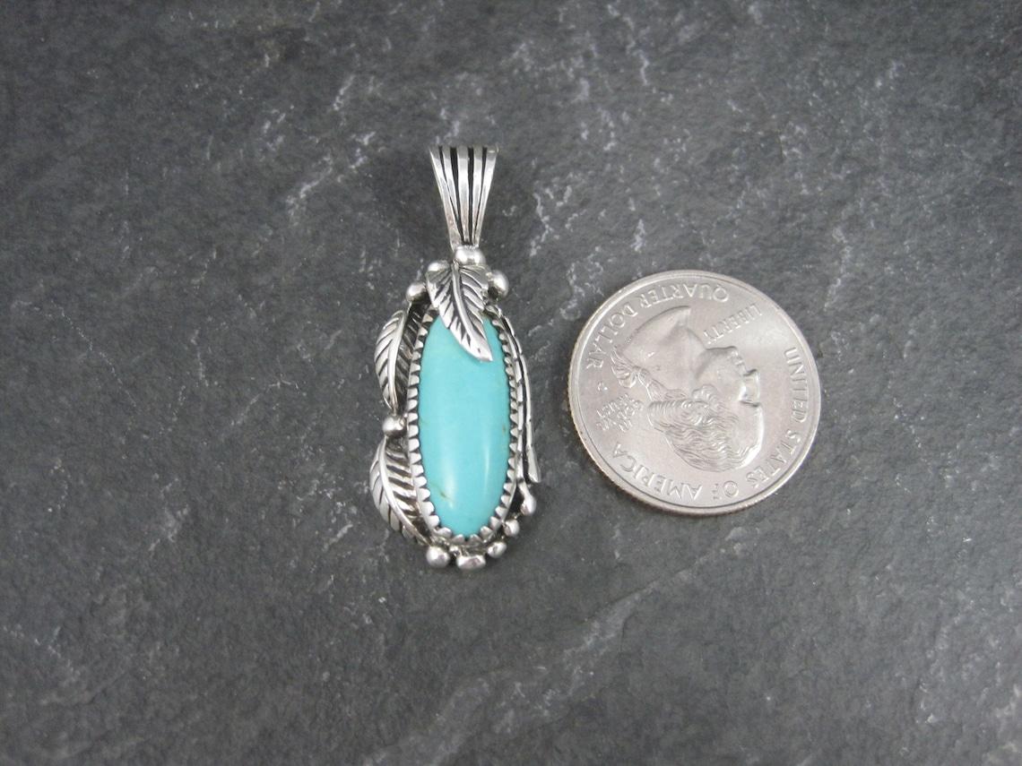 Nativo americano Raro ciondolo a forma di piuma di turchese in sterling del sud-ovest di Carol Felley in vendita