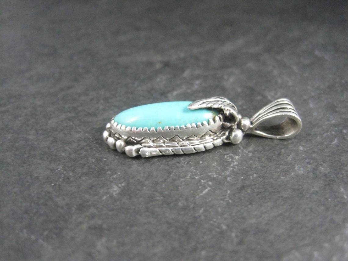 Raro ciondolo a forma di piuma di turchese in sterling del sud-ovest di Carol Felley In condizioni ottime in vendita a Webster, SD