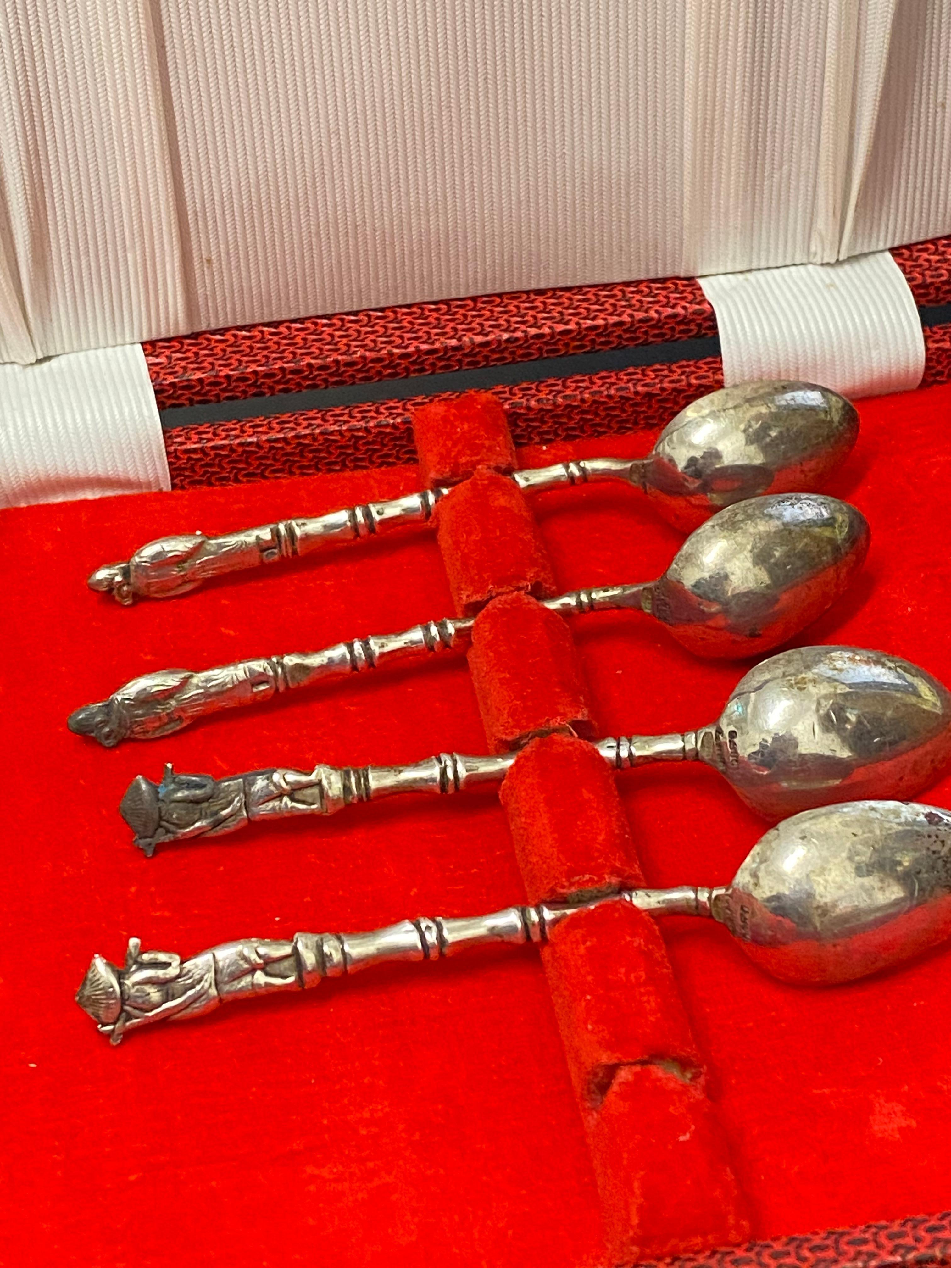 Very rare Vintage Soviet Silver Spoon Set, 
comprising of 6 tea spoons, 
featuring a delightful Chinois motif: Bamboo & Chinese Saints stems 

Each spoon is bearing a star - Soviet hallmark & 
875 silver stamp - known as 84 zolotnik Russian