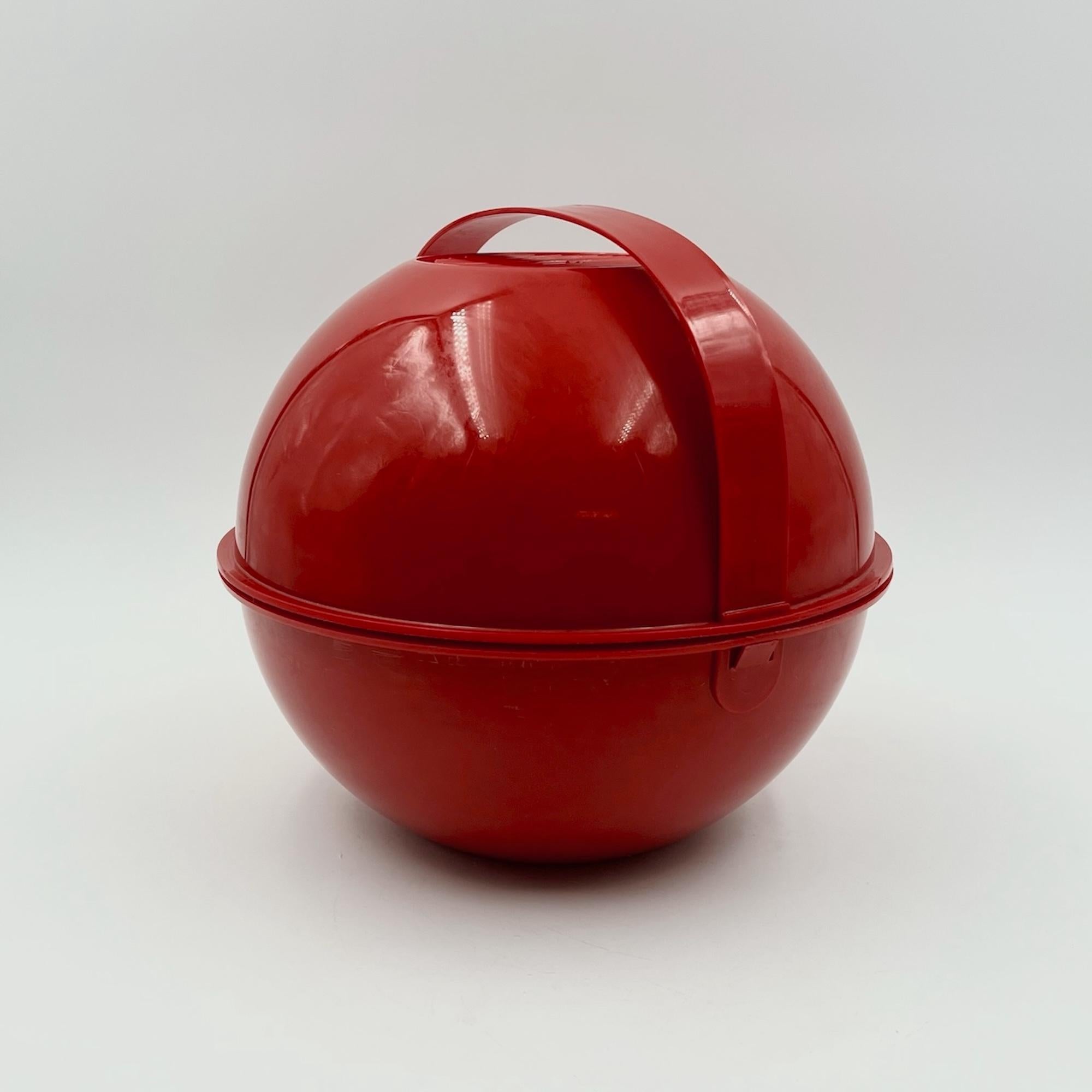 Italian Rare Space Age Picnic Set ‘Pic Boll’ by Carlo Viglino for Guzzini, 1960s For Sale