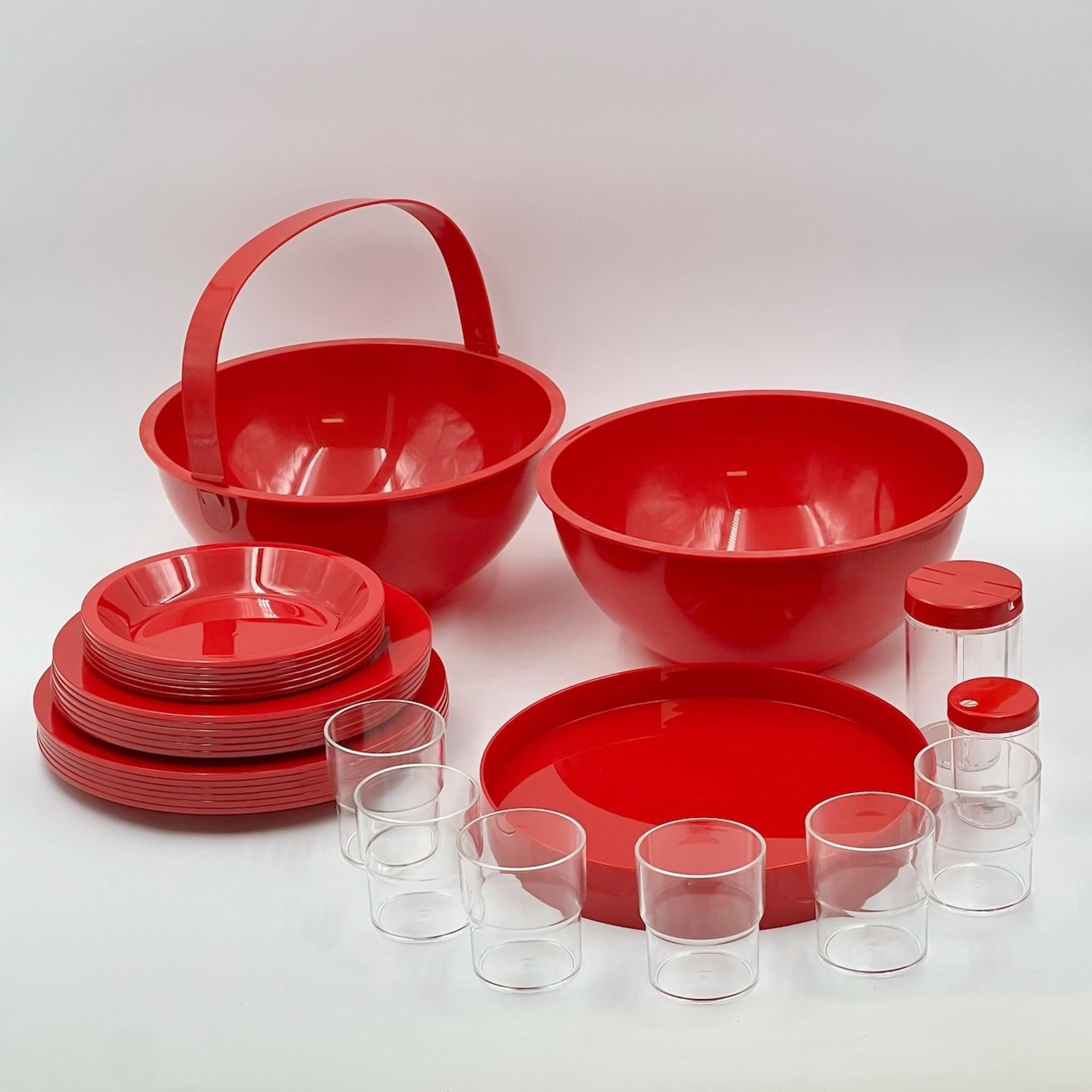 Rare Space Age Picnic Set ‘Pic Boll’ by Carlo Viglino for Guzzini, 1960s In Good Condition For Sale In San Benedetto Del Tronto, IT