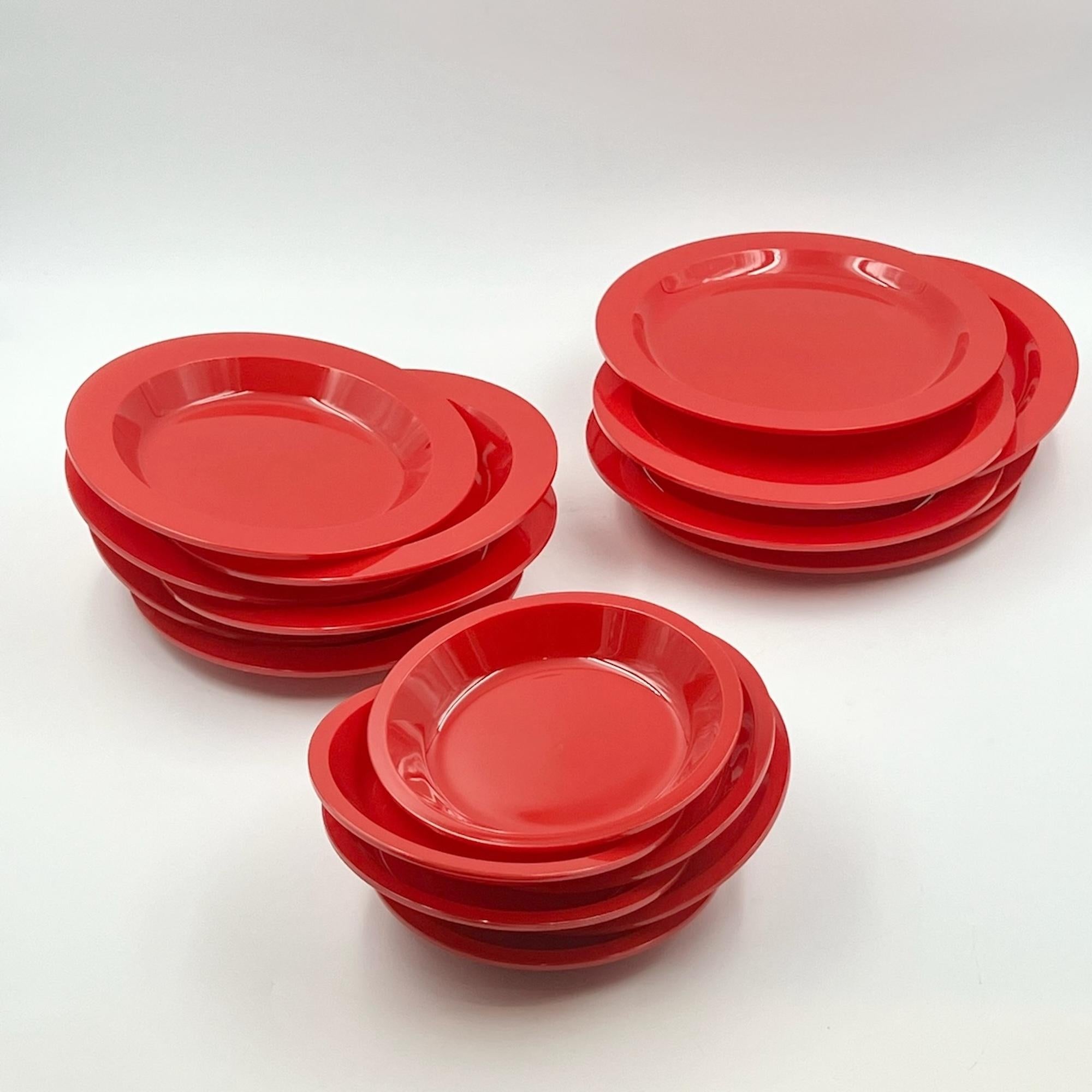 Plastic Rare Space Age Picnic Set ‘Pic Boll’ by Carlo Viglino for Guzzini, 1960s For Sale