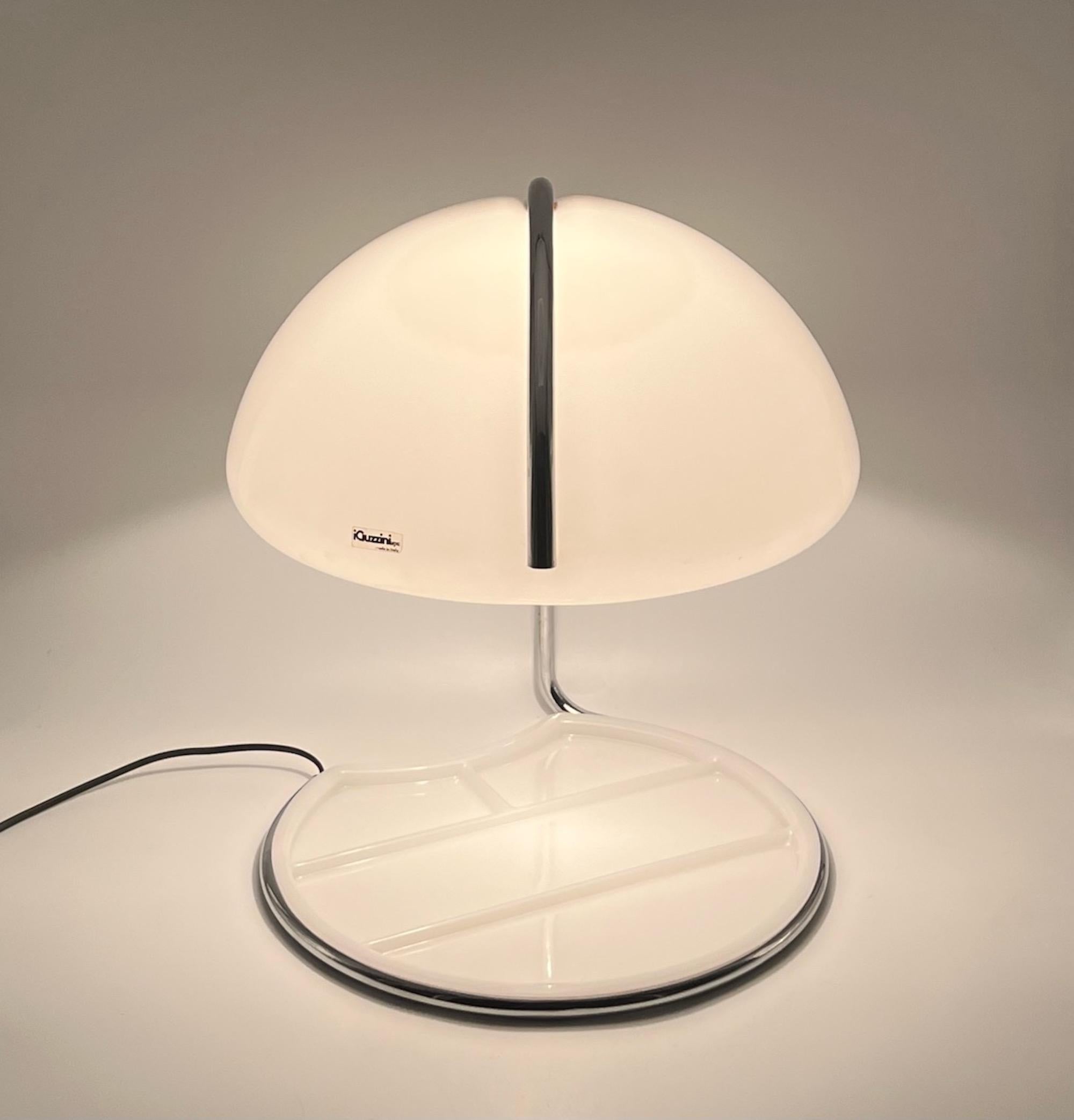 The Shell Lamp by Luigi Massoni and Luciano Bottura is a timeless icons of italian lighting, represented in movies and present in the most distinctive houses worldwide.

The Shell (“Conchiglia”) table lamp is one of the timeless icons of Italian
