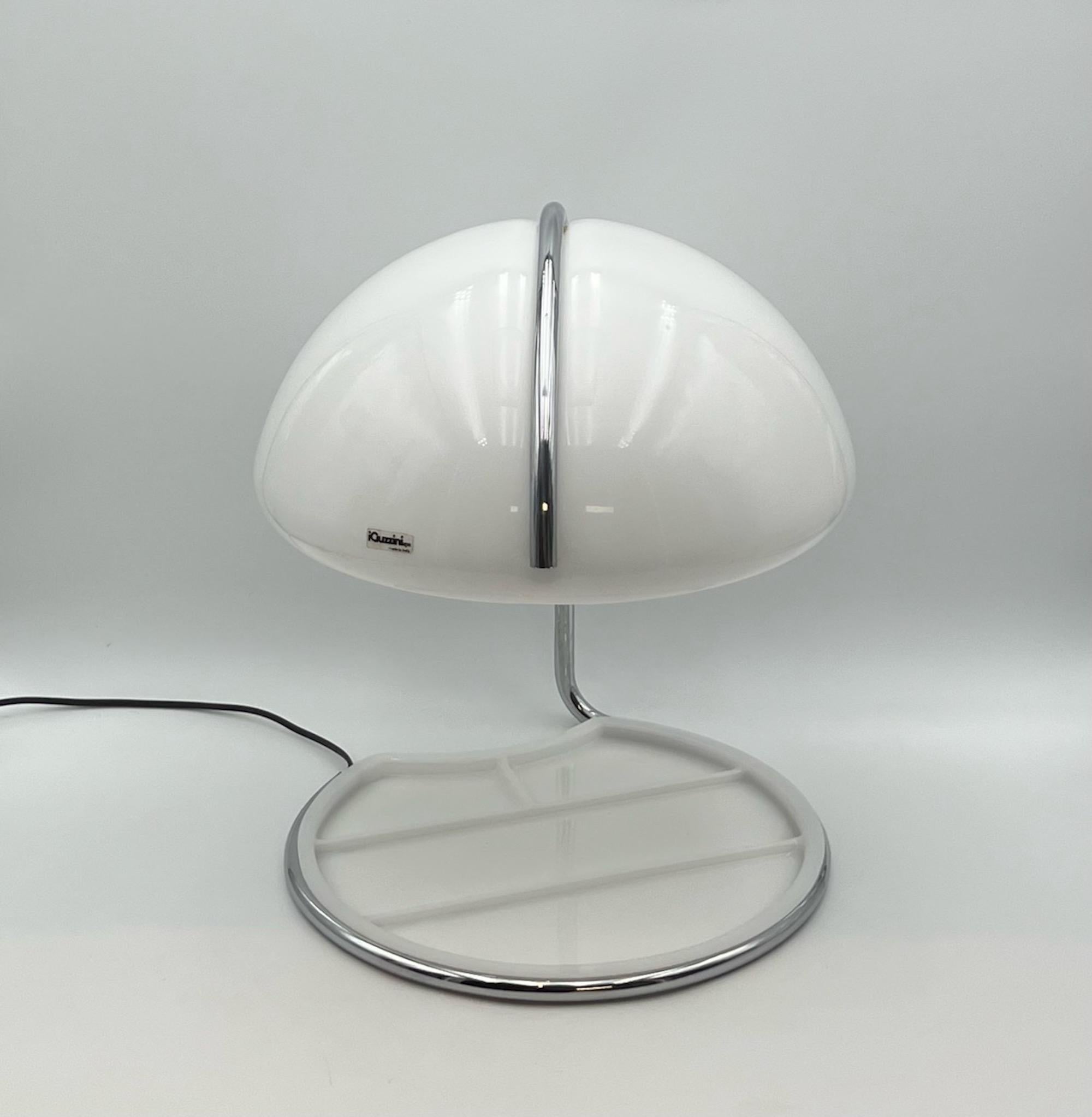 Italian Rare Space Age Table Lamp ‘Shell’ by Luigi Massoni for iGuzzini, 1960s