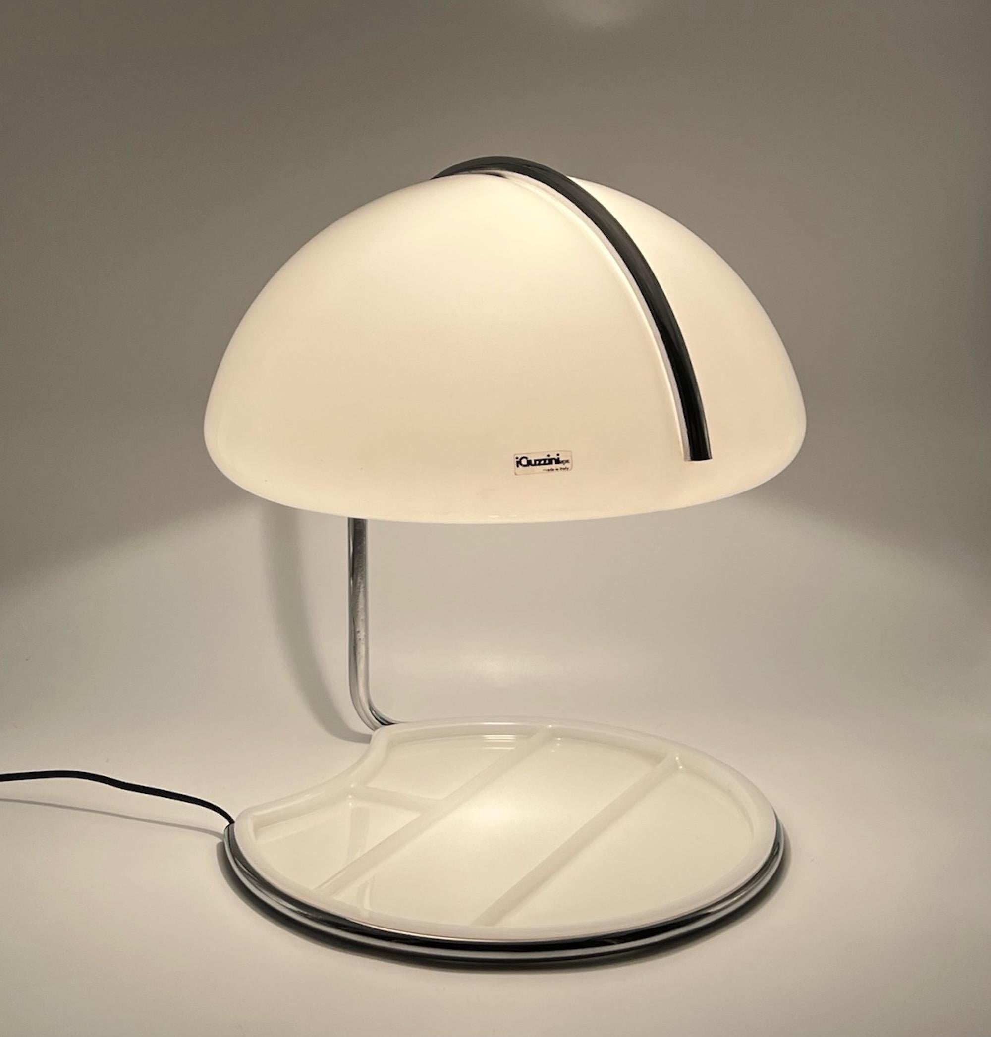 Rare Space Age Table Lamp ‘Shell’ by Luigi Massoni for iGuzzini, 1960s In Good Condition In San Benedetto Del Tronto, IT