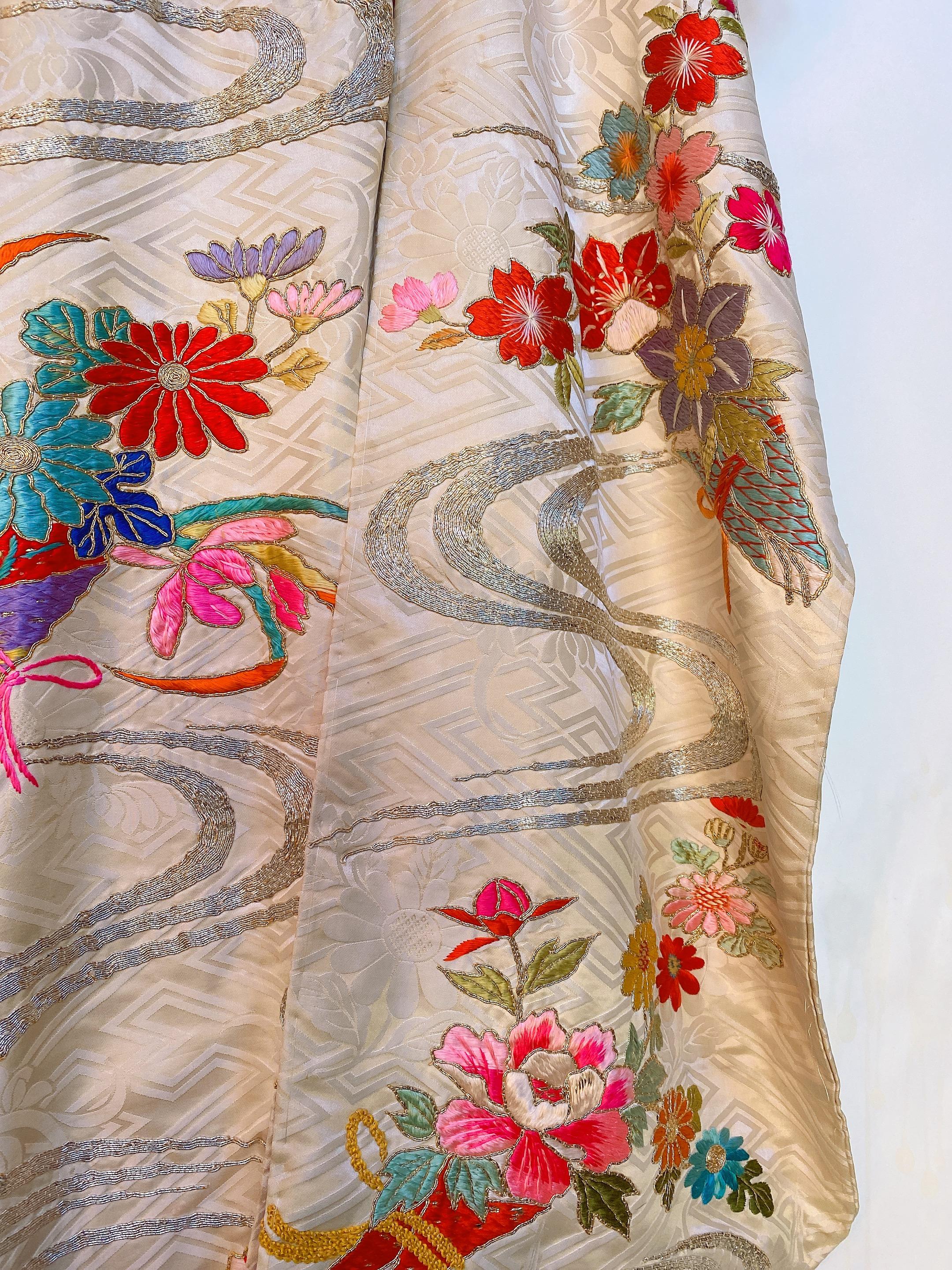 20th Century Rare Spectacular Hand-Embroidered Silk Japanese Kimono For Sale