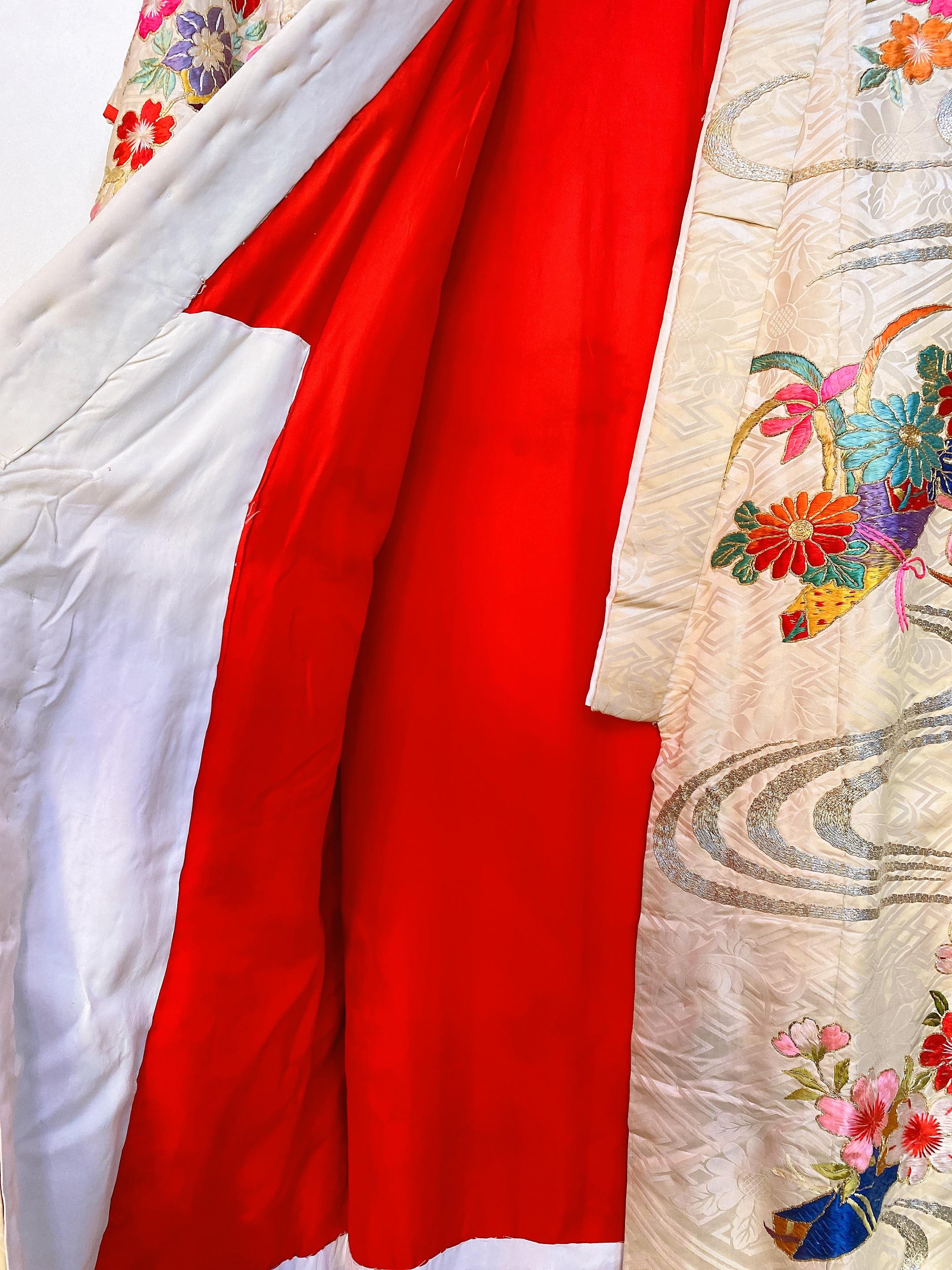 Kimono japonais rare et spectaculaire en soie brodée à la main en vente 4