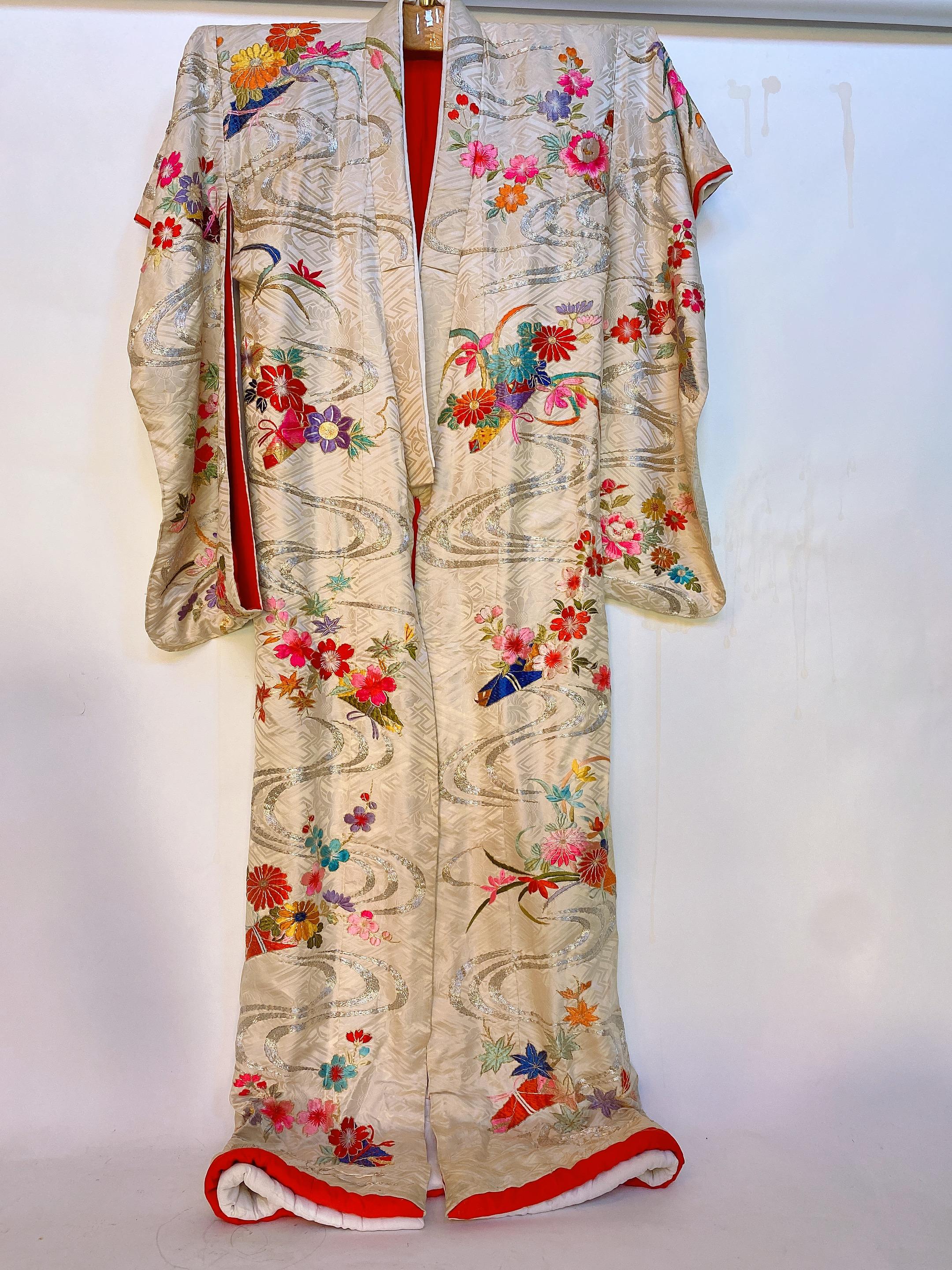 Rare Spectacular Hand-Embroidered Silk Japanese Kimono For Sale 4