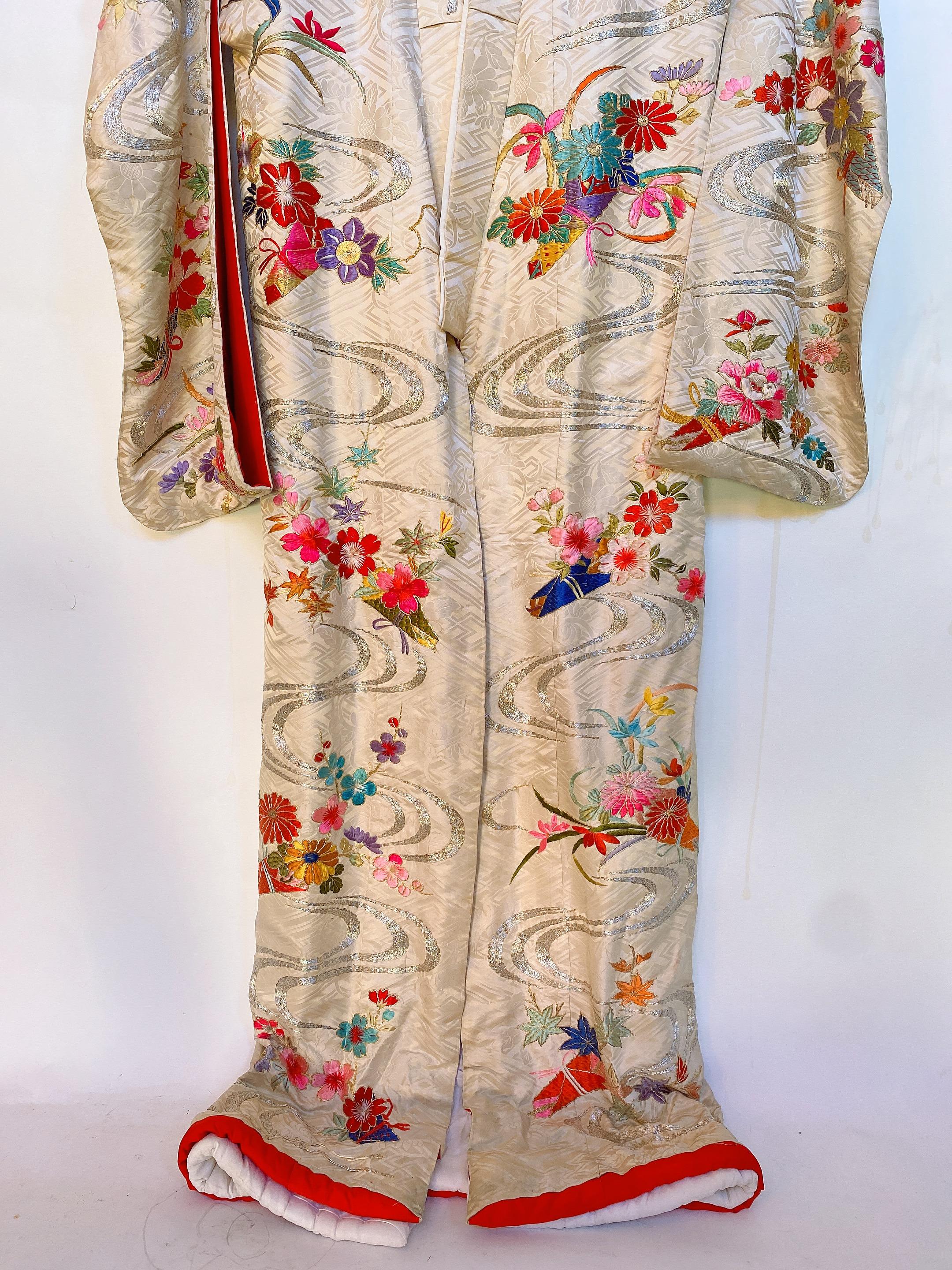 Exportation chinoise Kimono japonais rare et spectaculaire en soie brodée à la main en vente