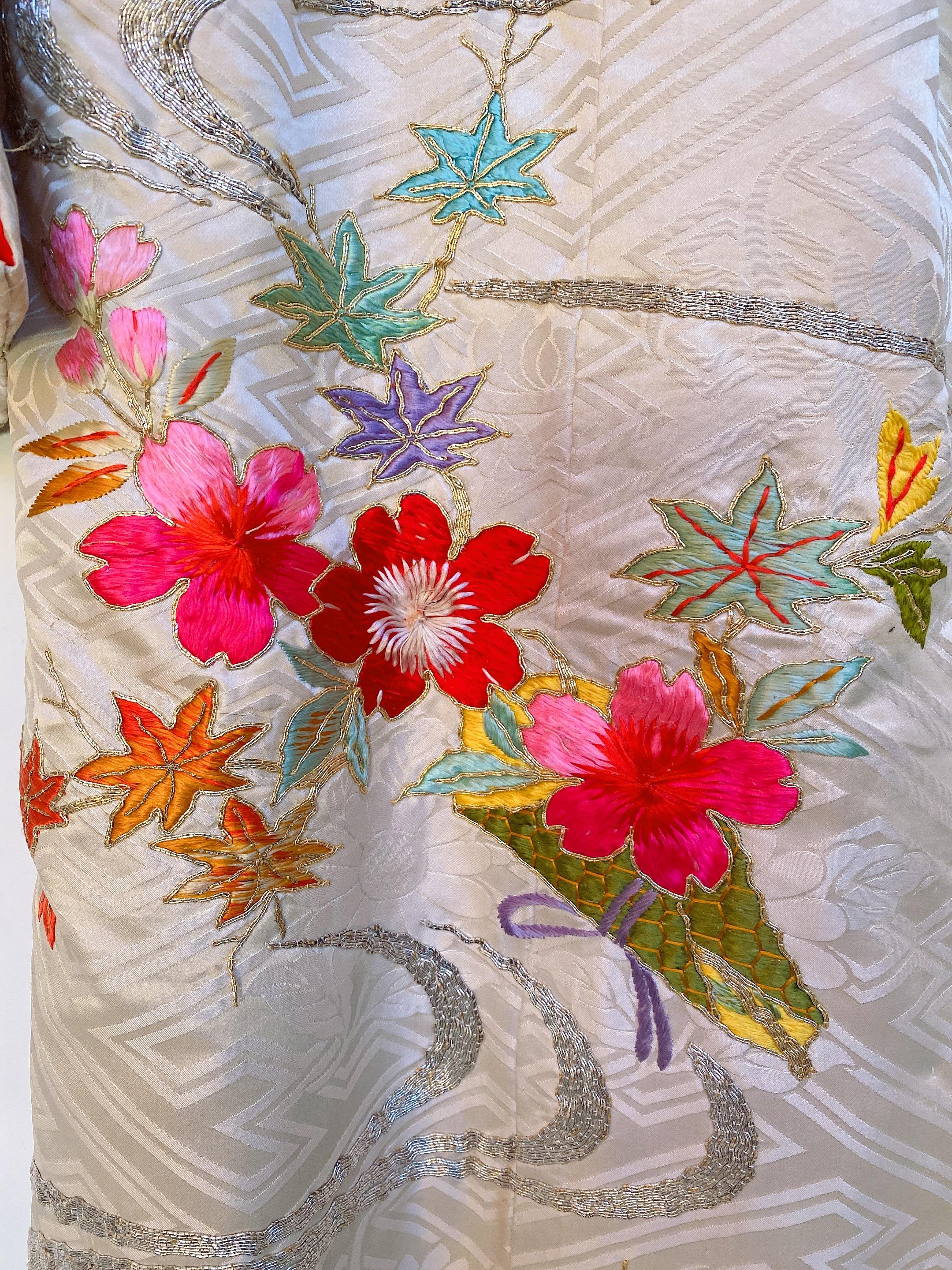 Seltener spektakulärer handbestickter japanischer Kimono aus Seide im Zustand „Gut“ im Angebot in Brea, CA