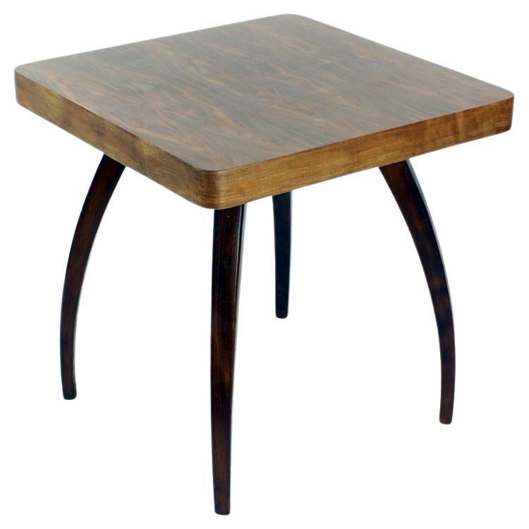 Der einzigartige Stil dieses Tisches ist auf der ganzen Welt bekannt. Entworfen von Jindrich Halabala für UP Zavody in der Tschechoslowakei in den 1930er Jahren. Das Design des Tisches wird seit Jahrzehnten geschätzt - eine starke, breite