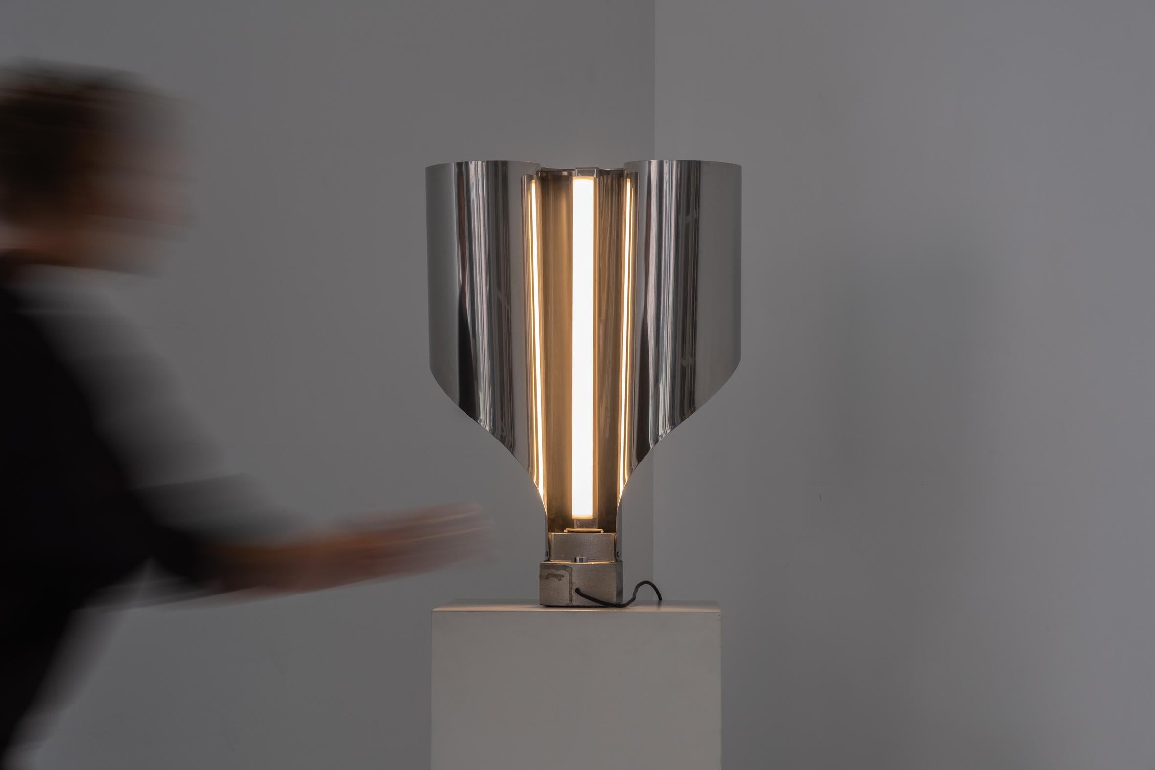 Metal Rare ‘Spinnaker’ table lamp by Corsini and Wiskemann for Stilnovo, Italy 1968