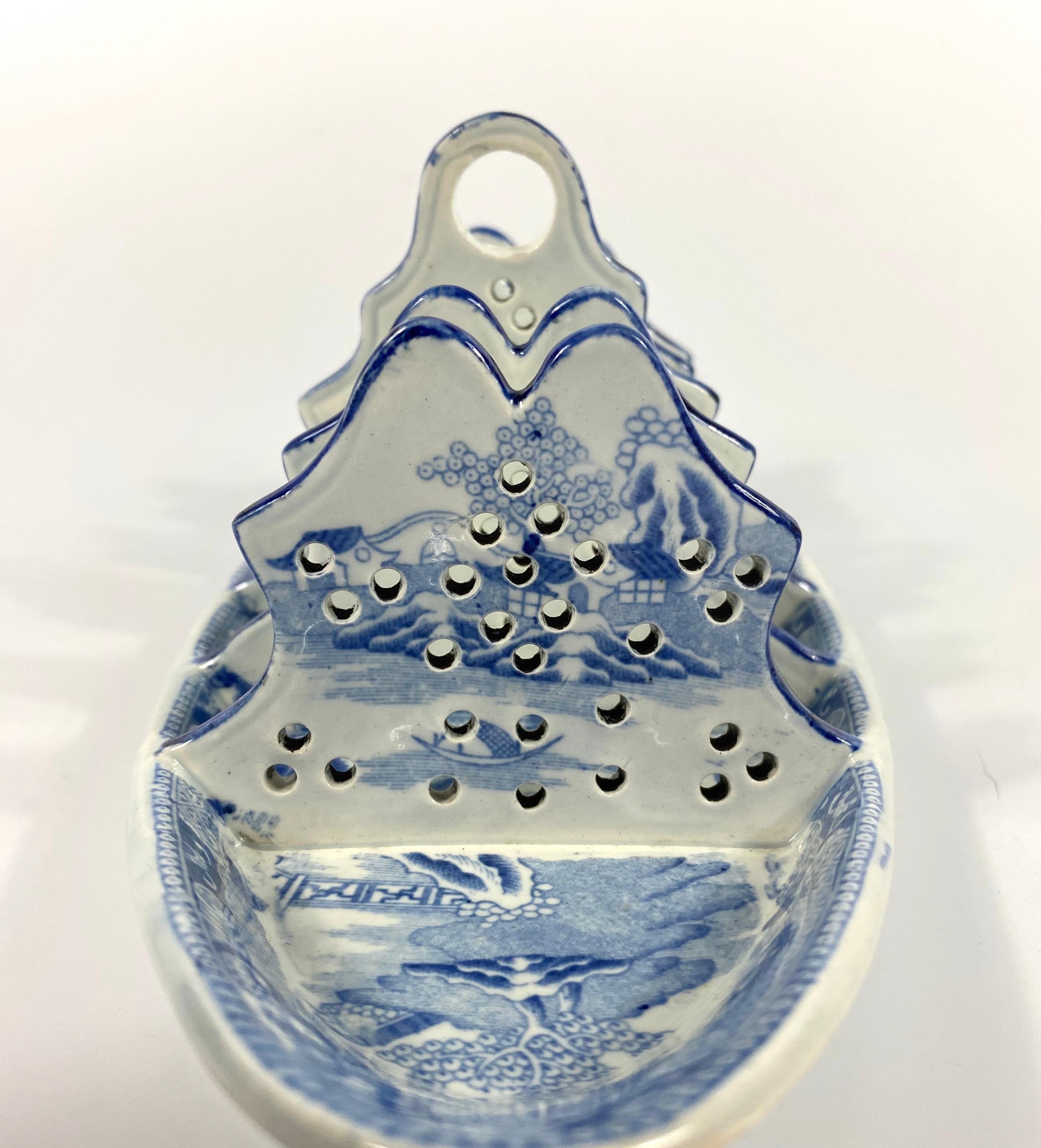 Fired Rare Spode Pearlware Toast Rack, Willow Pattern, circa 1820