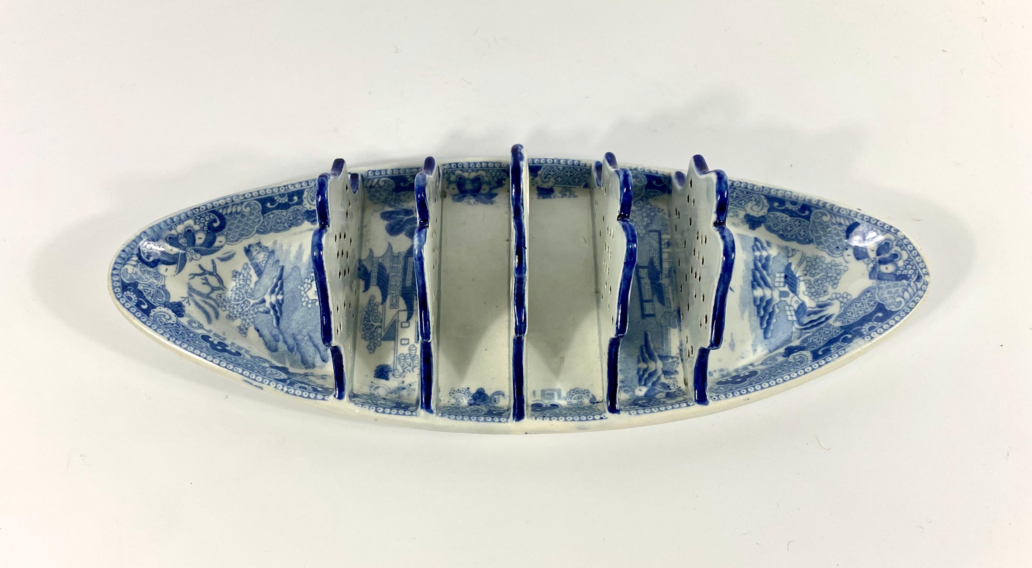 Early 19th Century Rare Spode Pearlware Toast Rack, Willow Pattern, circa 1820