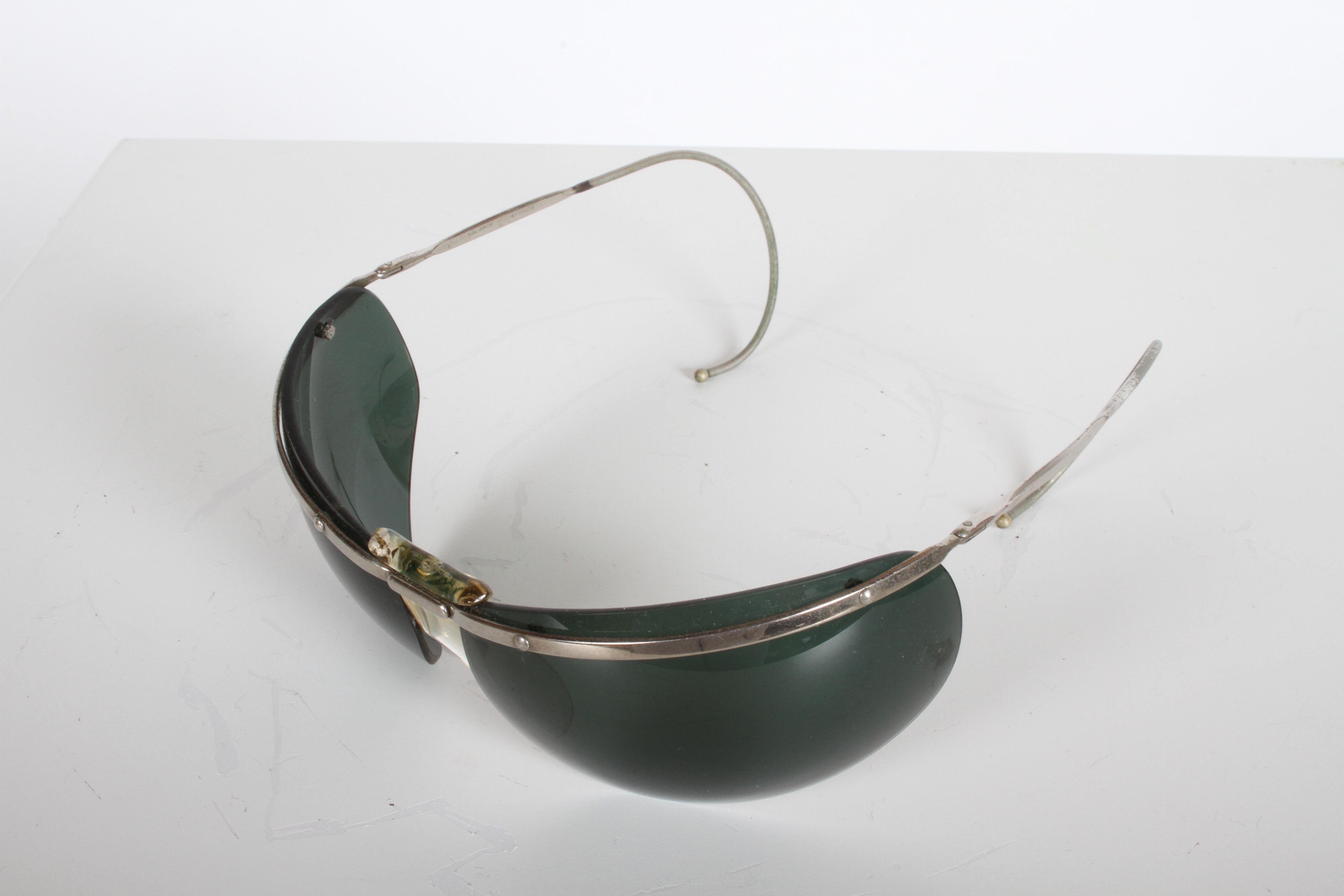 French Rare Sport Wraparound 1960s Vintage Sunglasses by Sol-Amor France, Green Lenses