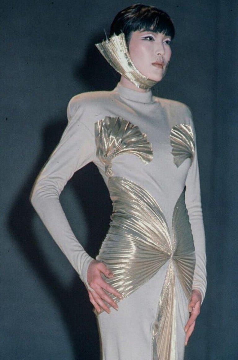 Rare Spring 1985 Thierry Mugler Bombshell Pleated Gold Lurex 'Shell' Dress  at 1stDibs | mugler shell dress, shell gold dress, thierry mugler shell  dress