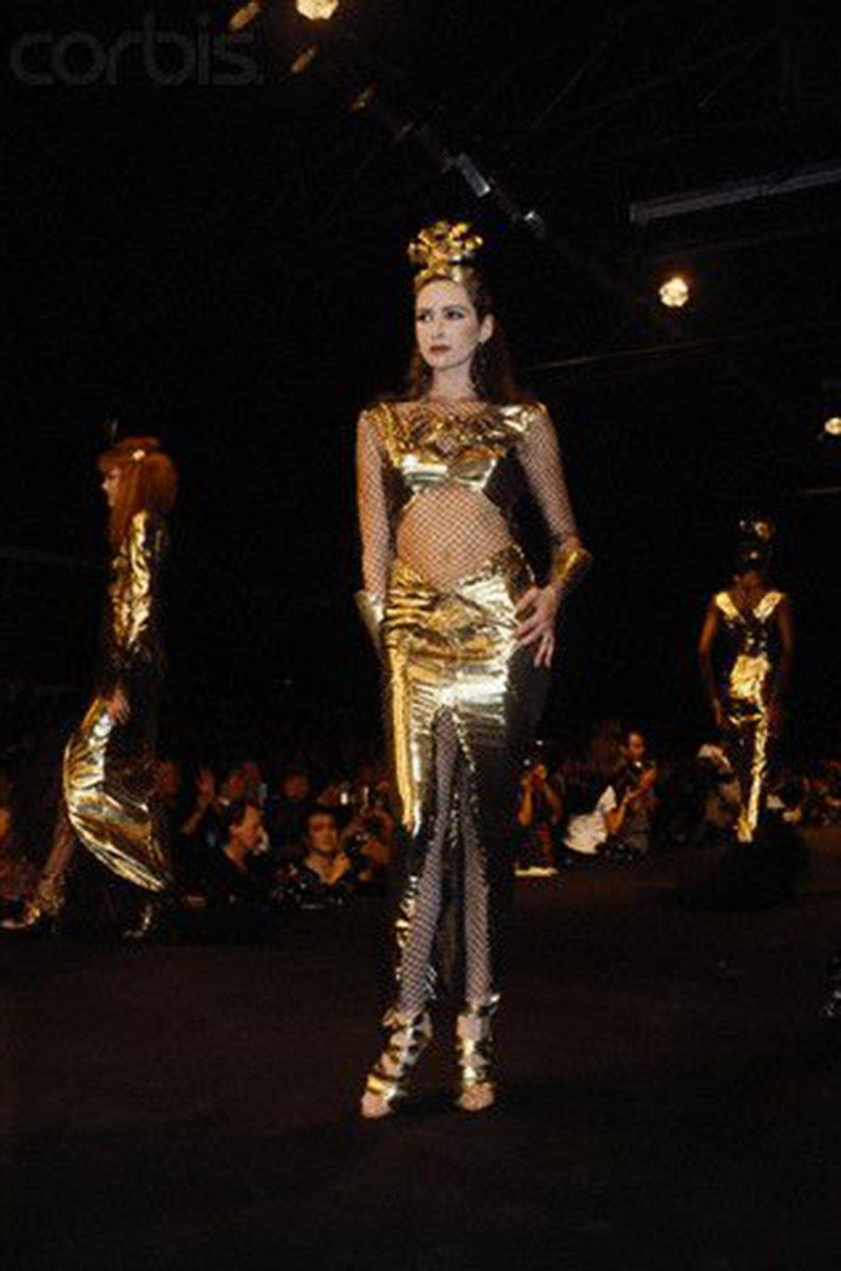 Rare Spring 1985 Thierry Mugler Bombshell Pleated Gold Lurex 'Shell' Dress 7