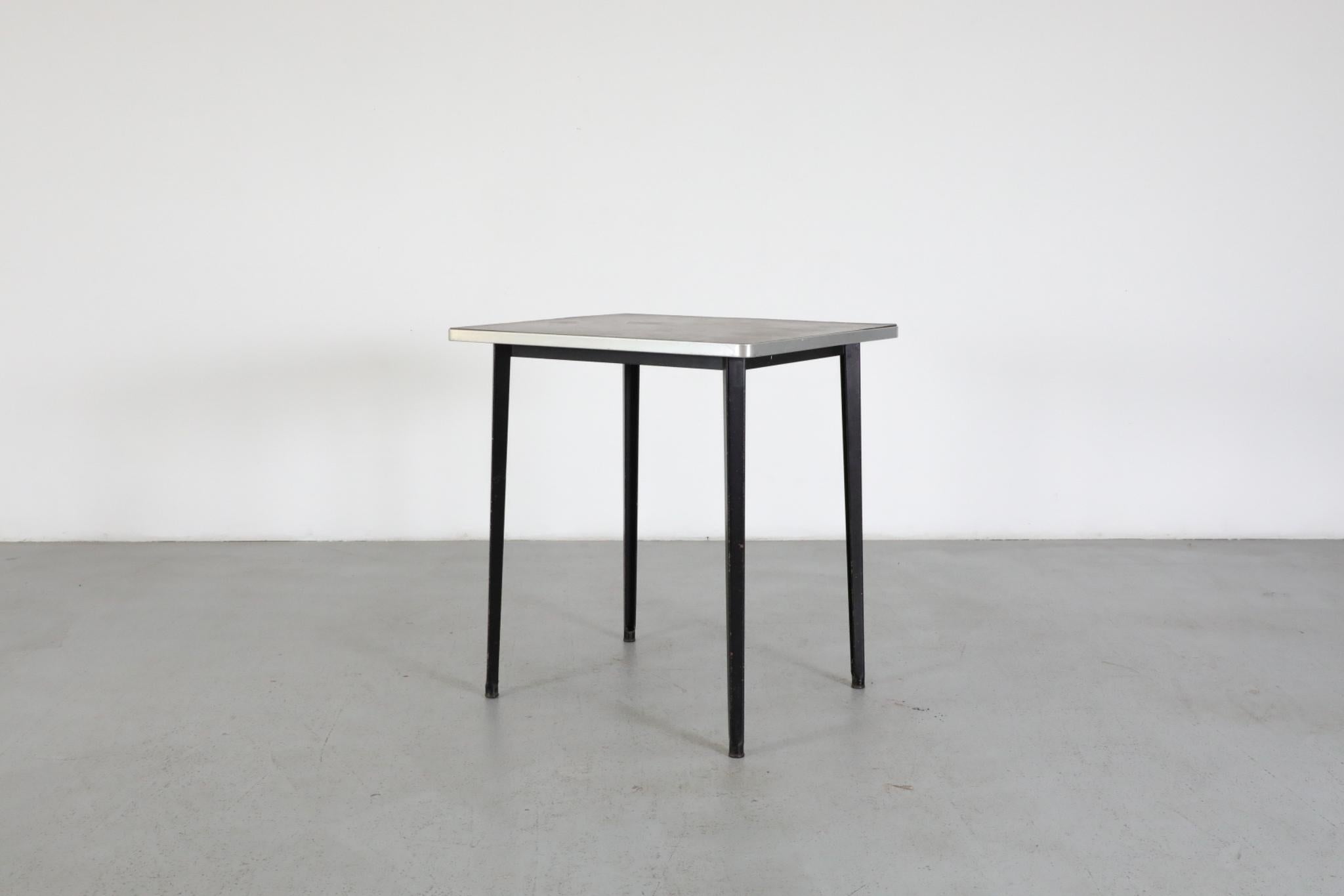 Néerlandais Rare table REFORM Friso Kramer pour Ahrend de Cirkel en vente