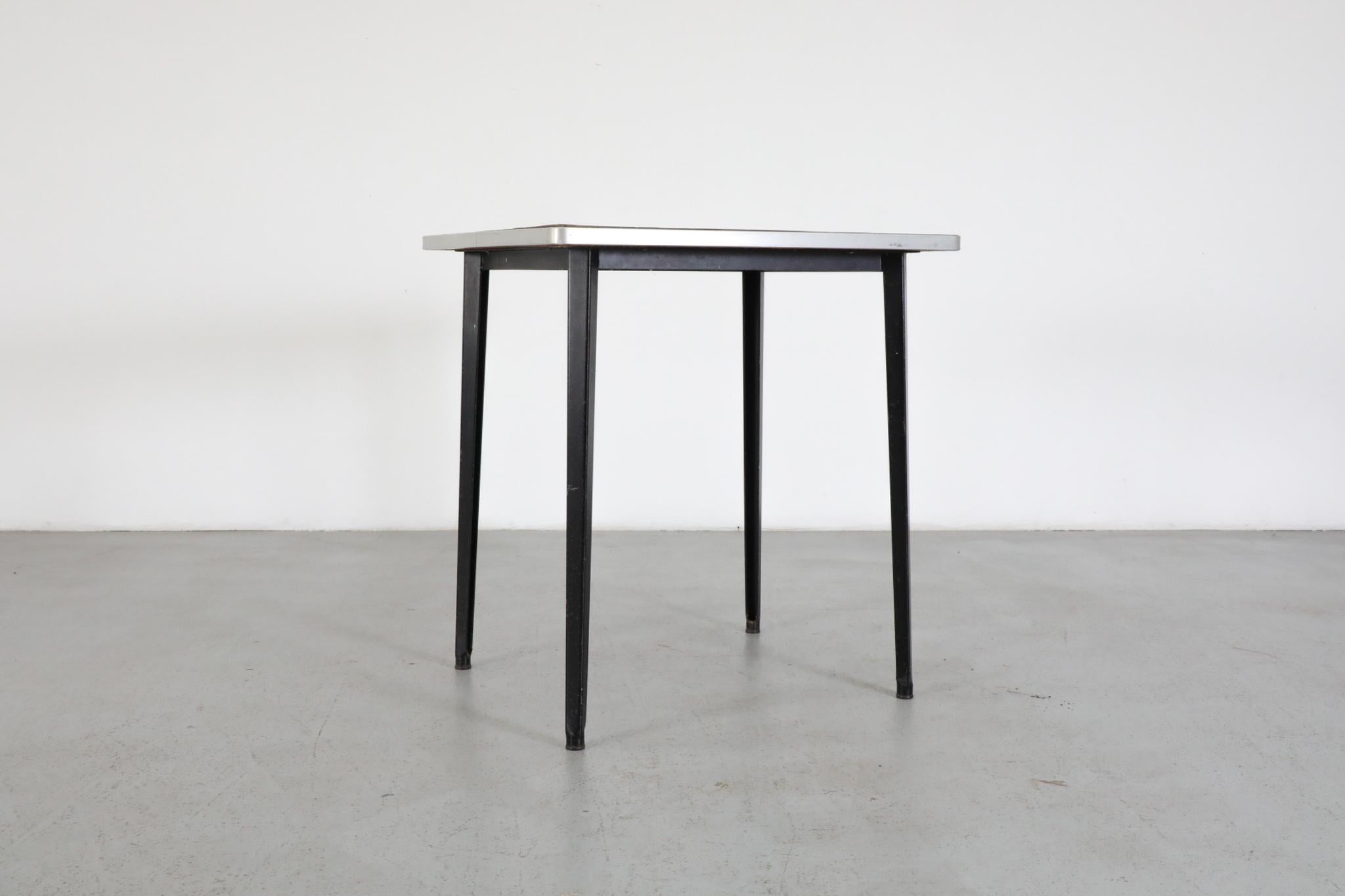 Métal Rare table REFORM Friso Kramer pour Ahrend de Cirkel en vente
