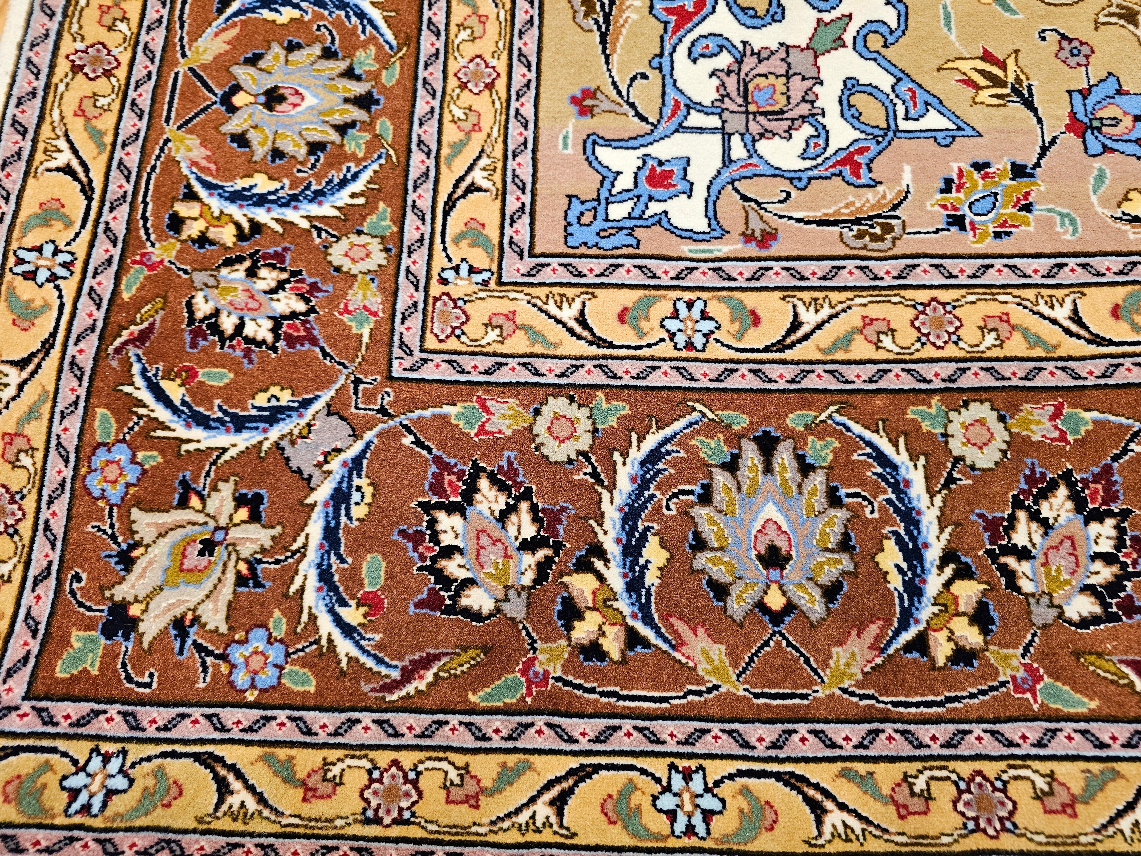 Rara alfombra tabriz persa cuadrada en crema y chocolate con reflejos de seda en venta 4