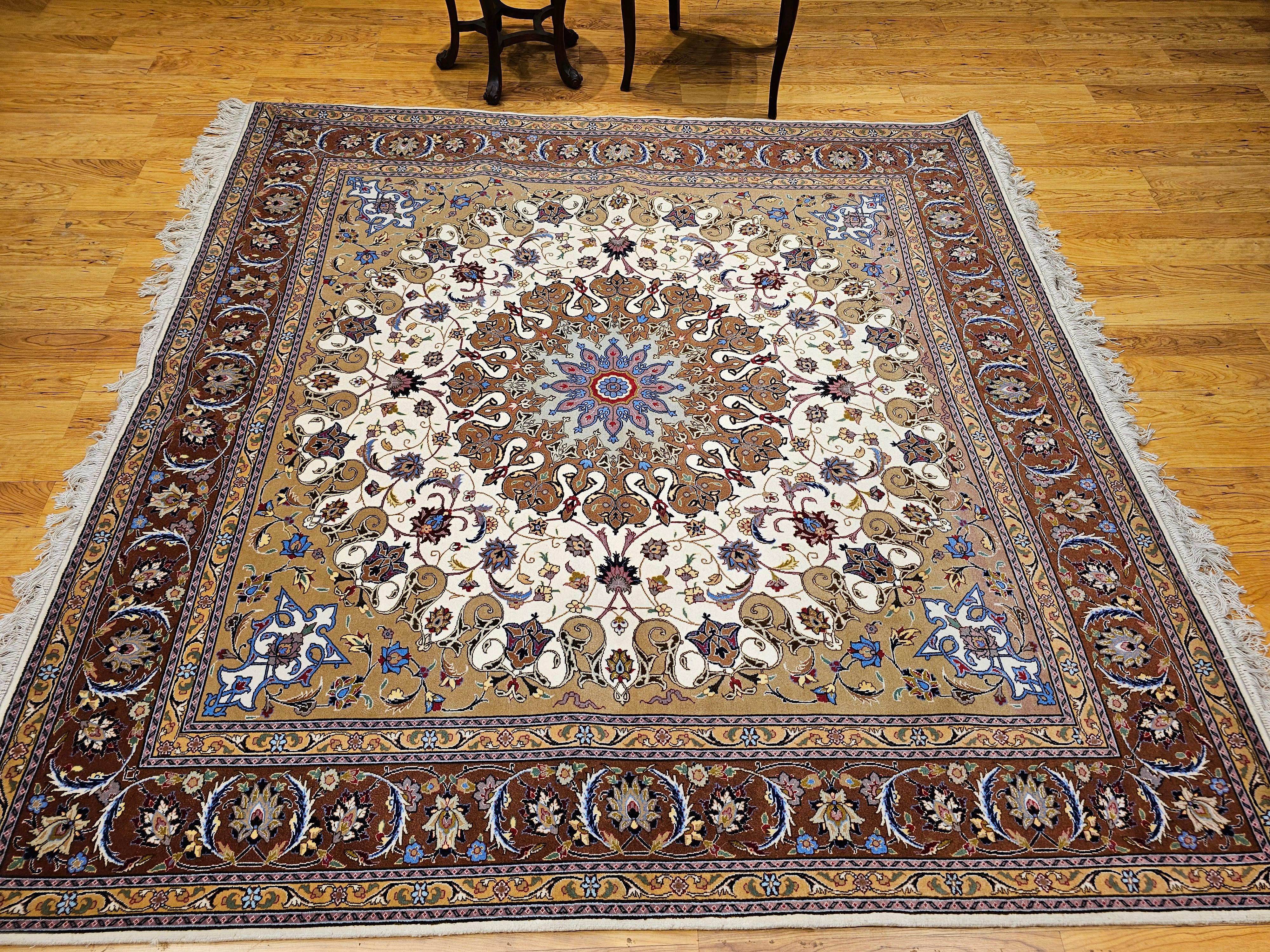 Rara alfombra tabriz persa cuadrada en crema y chocolate con reflejos de seda en venta 8