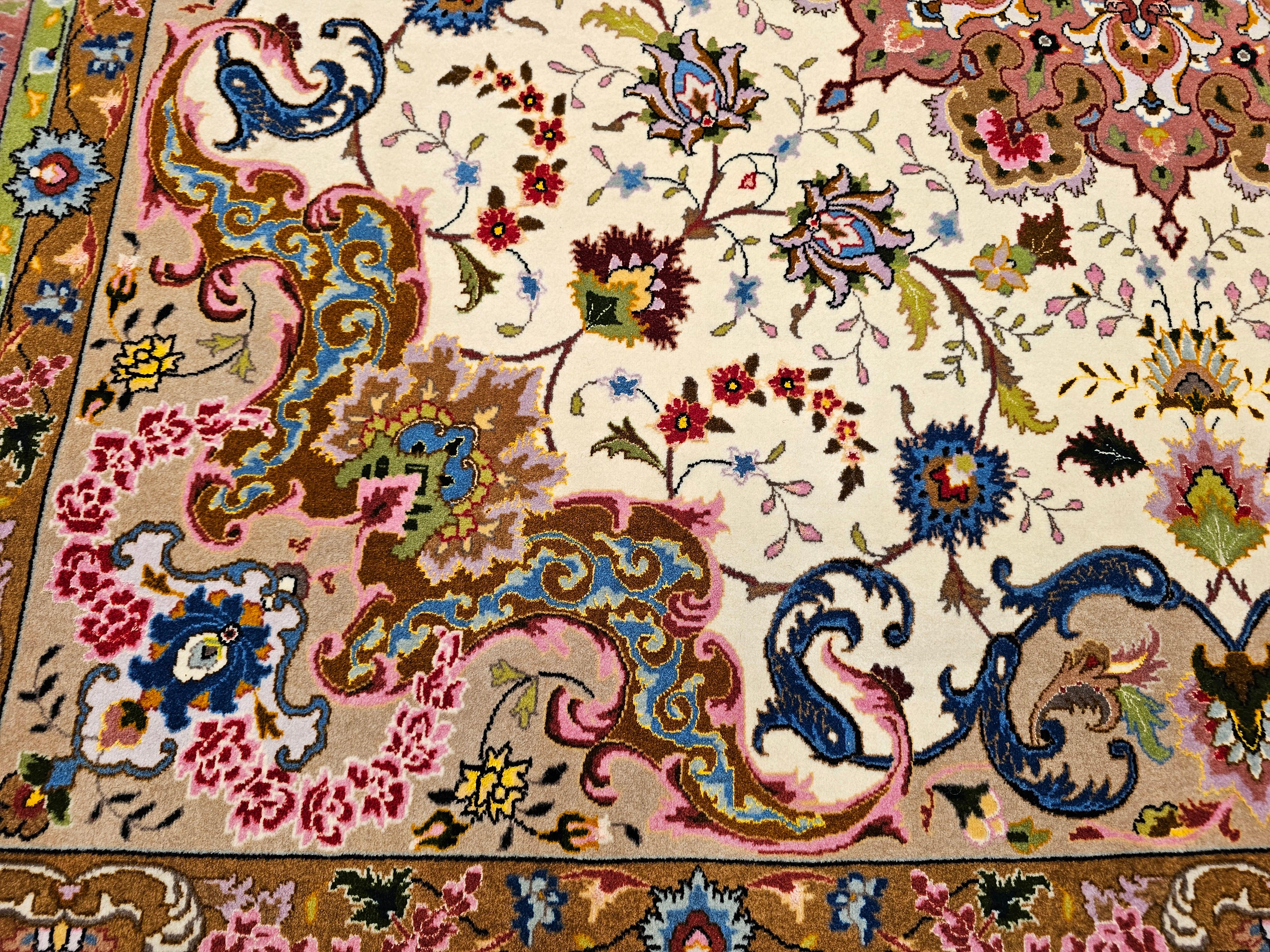 Rara alfombra tabriz persa cuadrada en crema y rosa con reflejos de seda en venta 3