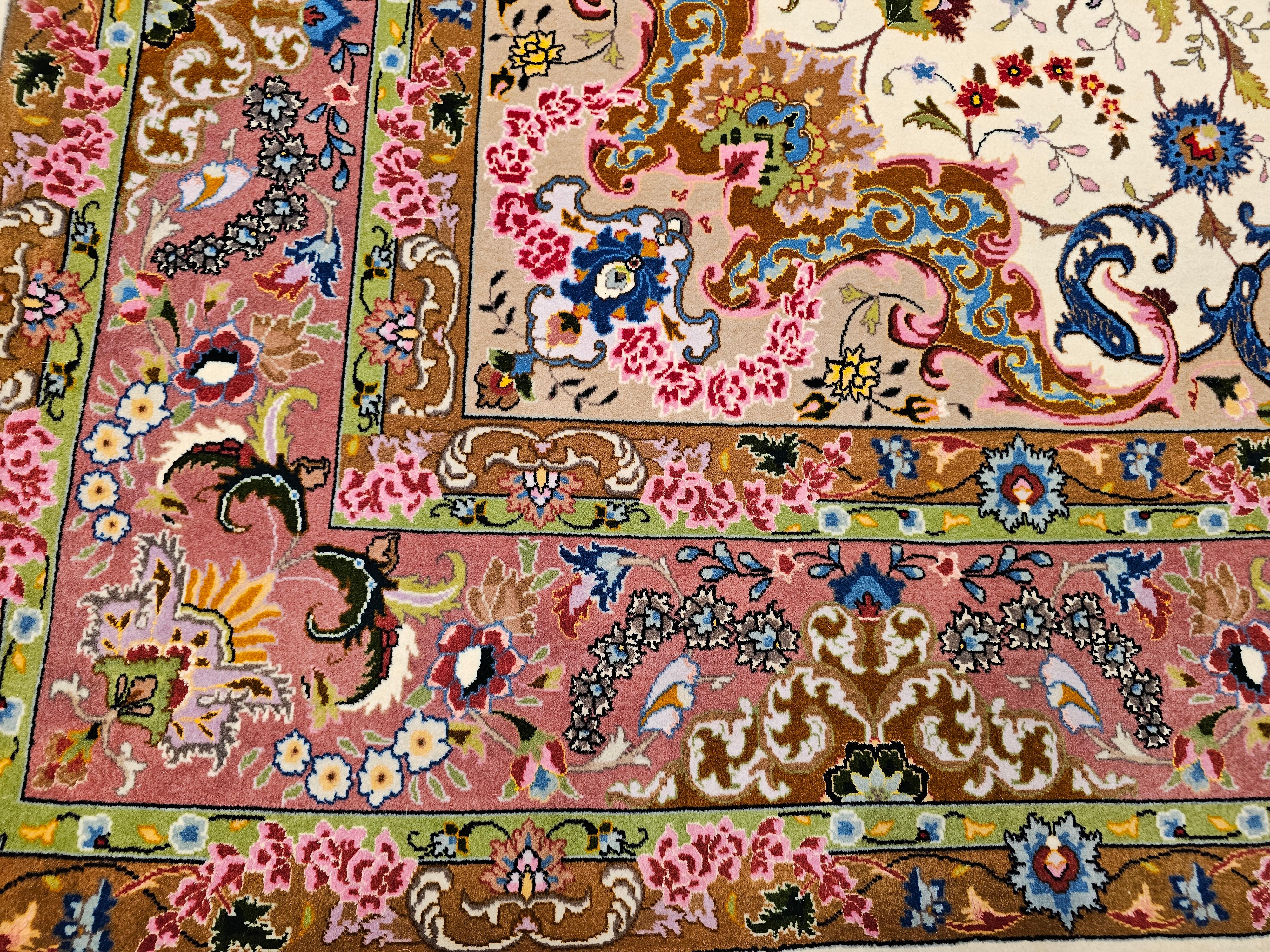 Rara alfombra tabriz persa cuadrada en crema y rosa con reflejos de seda en venta 4