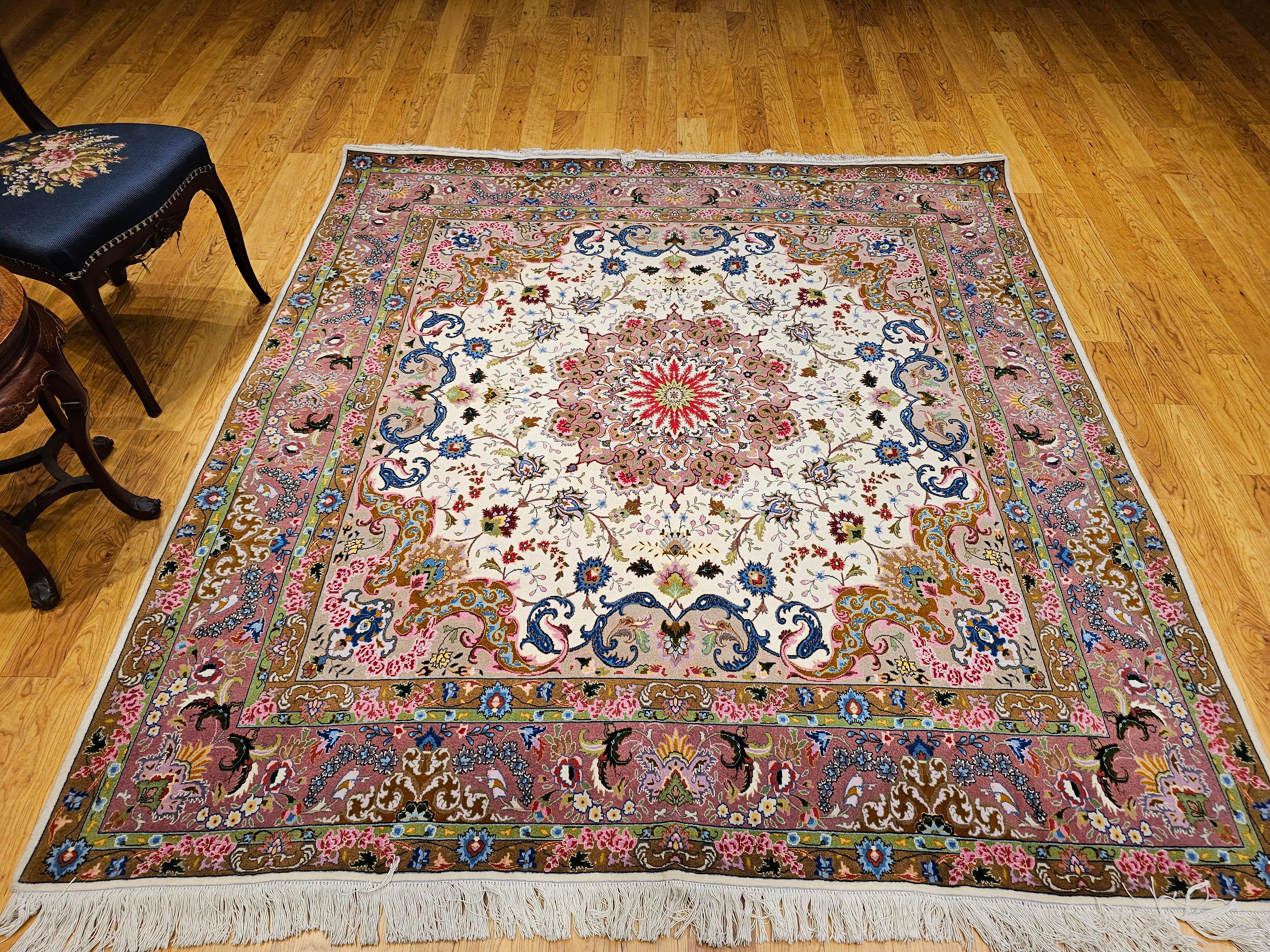 Rara alfombra tabriz persa cuadrada en crema y rosa con reflejos de seda en venta 7