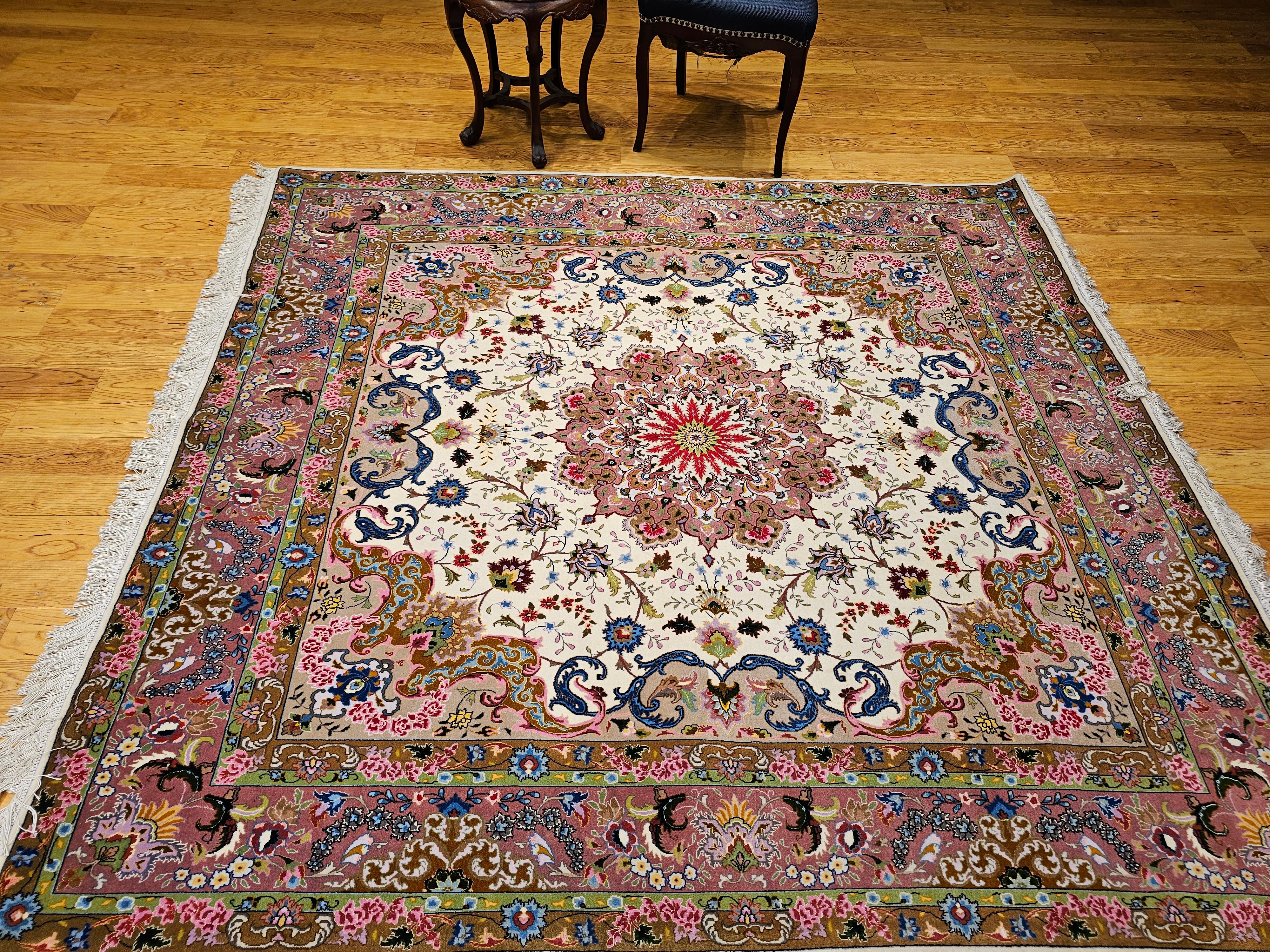 Rara alfombra tabriz persa cuadrada en crema y rosa con reflejos de seda en venta 9