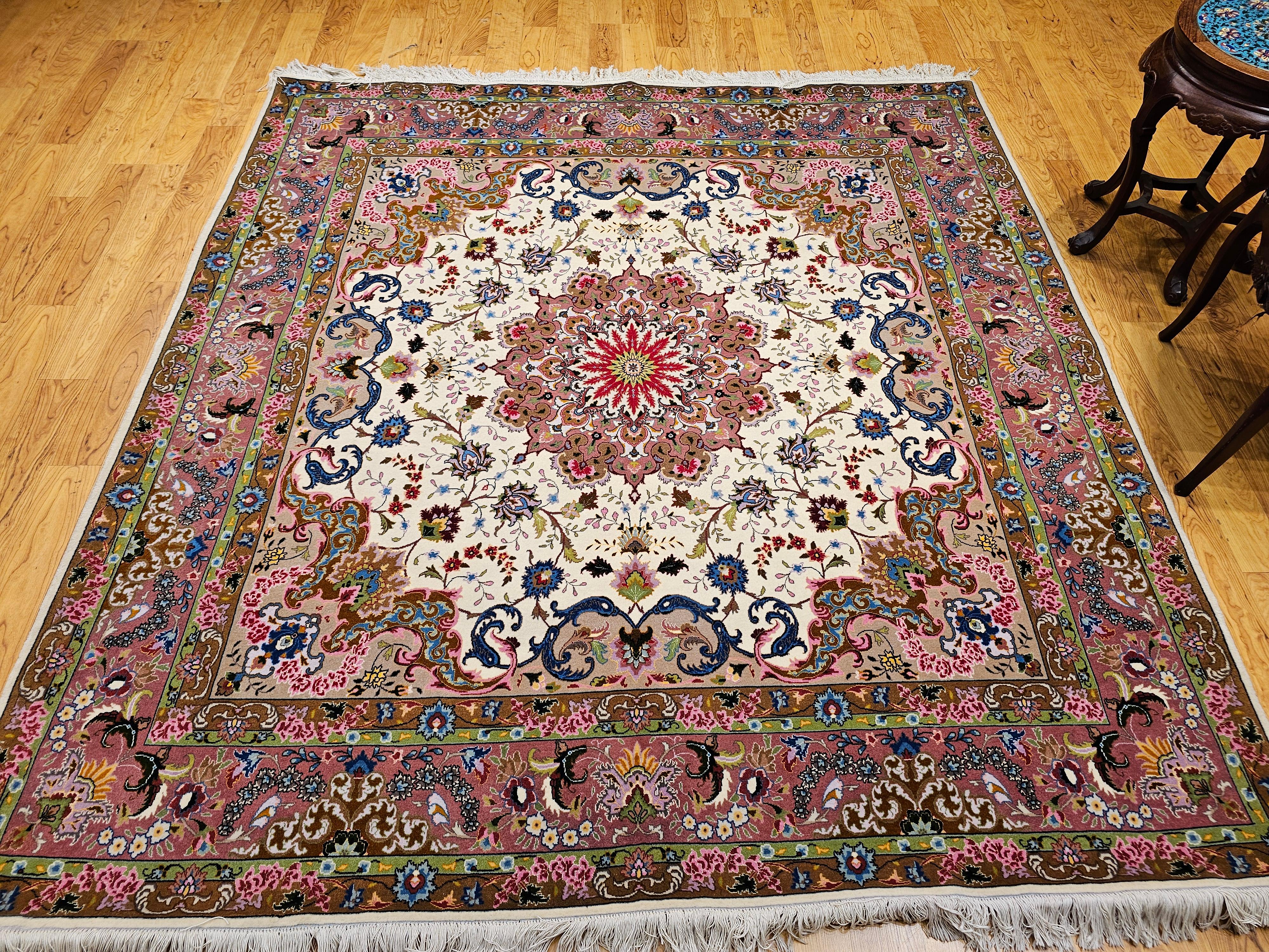Rara alfombra tabriz persa cuadrada en crema y rosa con reflejos de seda en venta 11