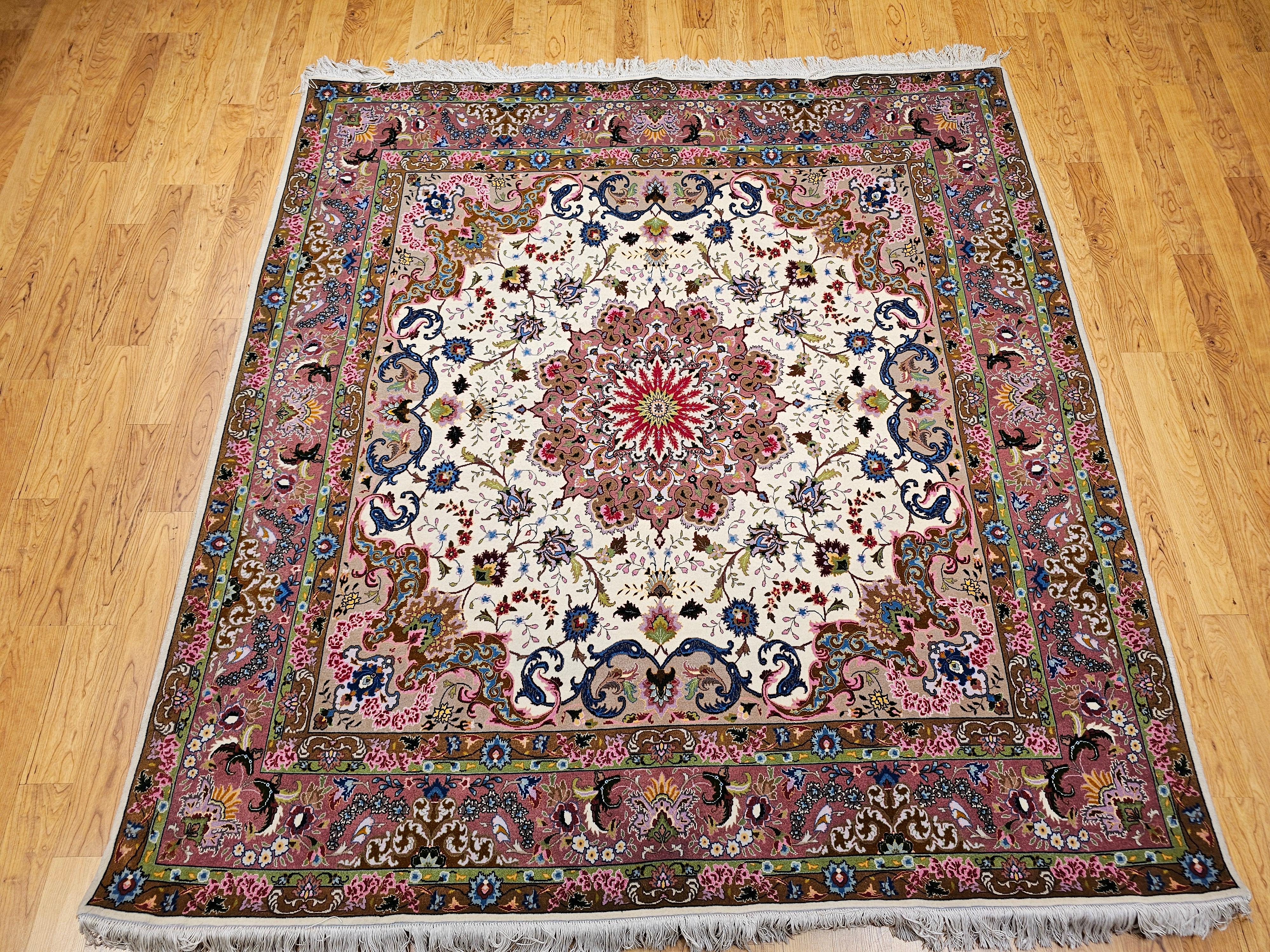 Rara alfombra tabriz persa cuadrada en crema y rosa con reflejos de seda Persa en venta