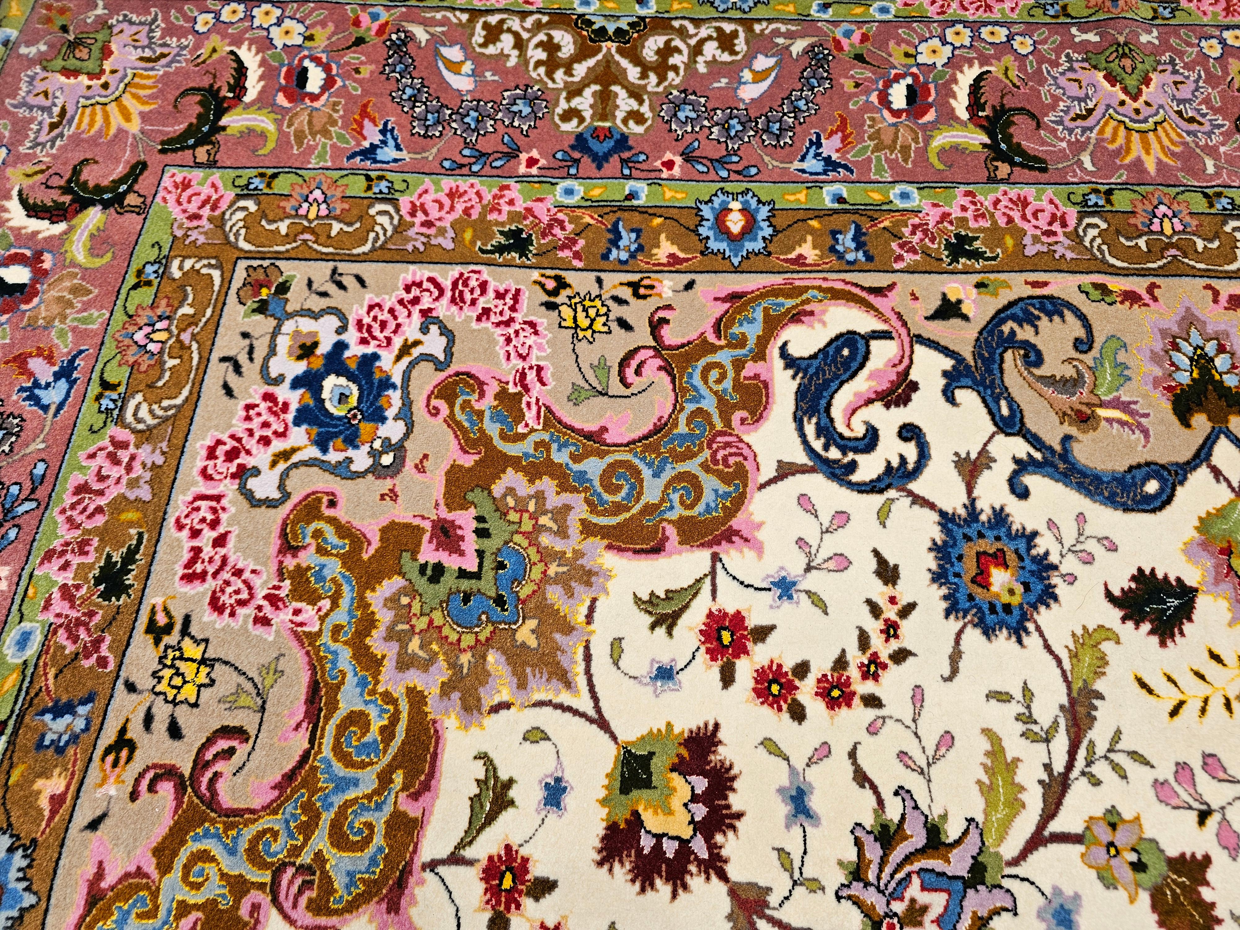 Rara alfombra tabriz persa cuadrada en crema y rosa con reflejos de seda en venta 1