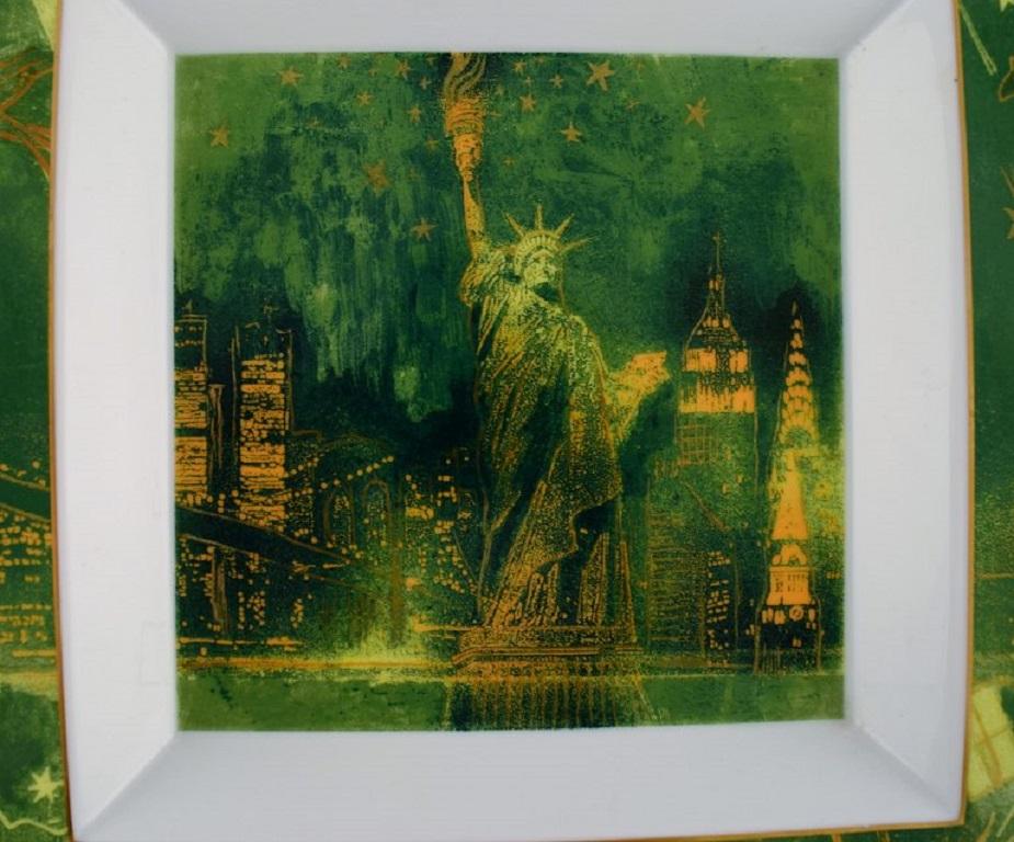 Rare square Rosenthal porcelain dish. Statue of liberty. 1970s.
Measures: 30 x 30 x 5 cm.
In excellent condition.
Stamped.