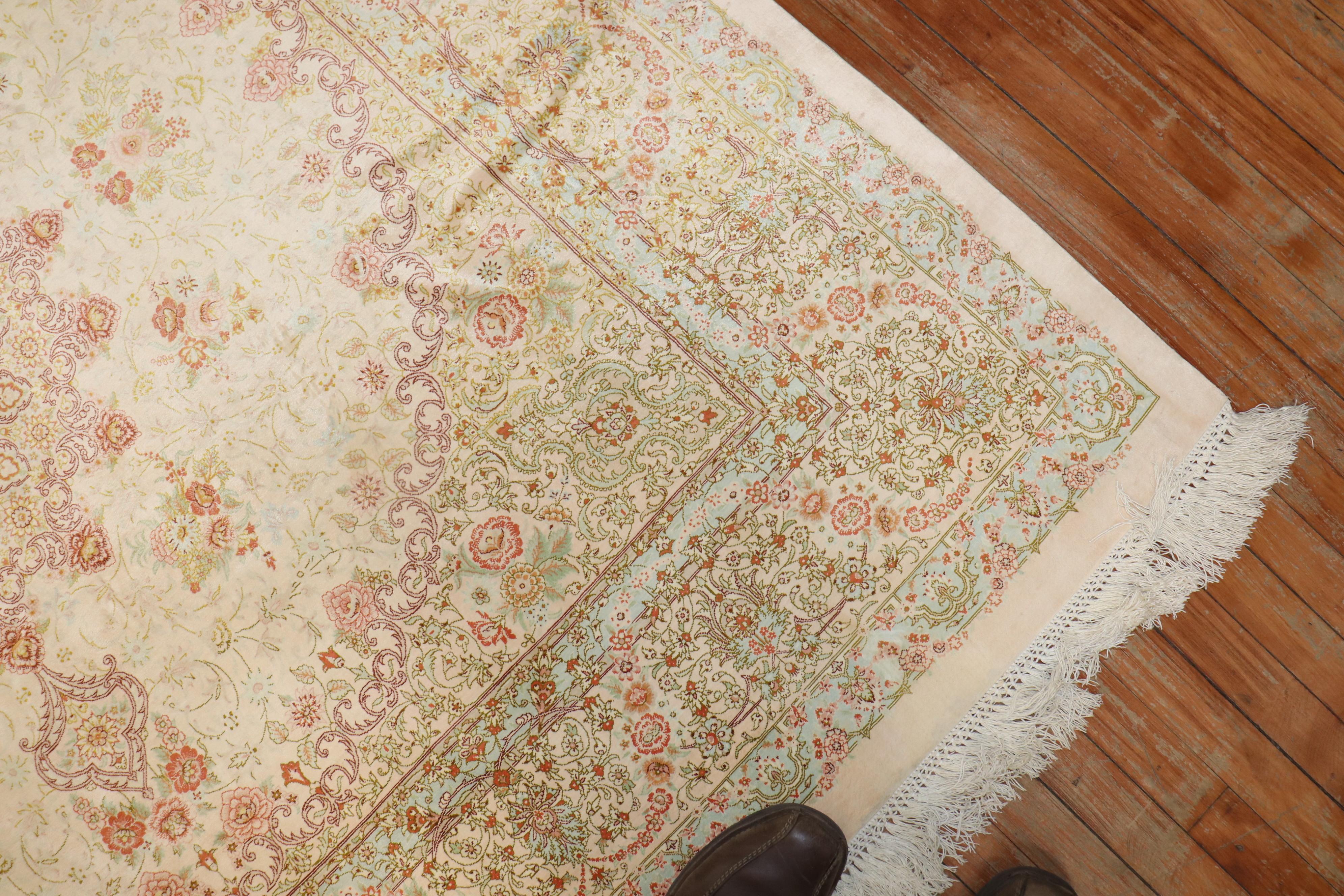 Rare tapis carré en soie persane Qum de taille standard en vente 3
