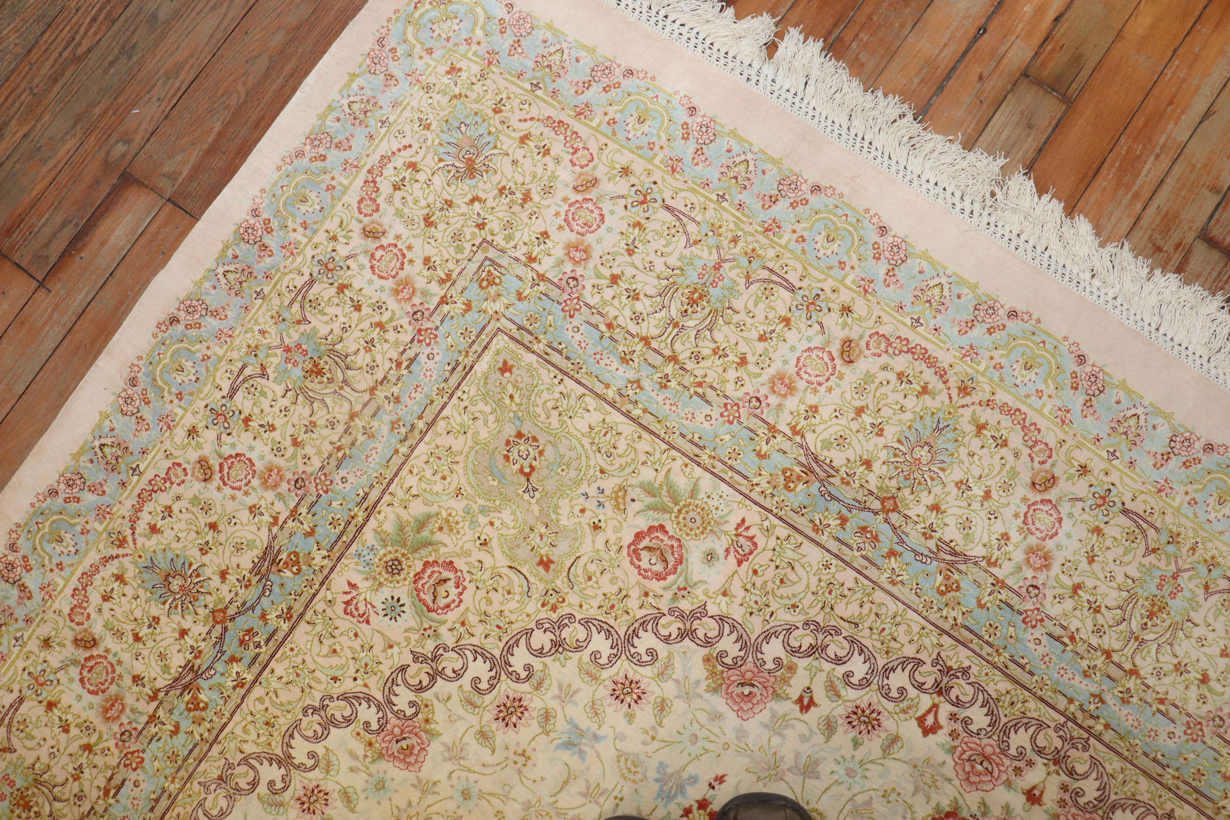 Rare tapis carré en soie persane Qum de taille standard en vente 5