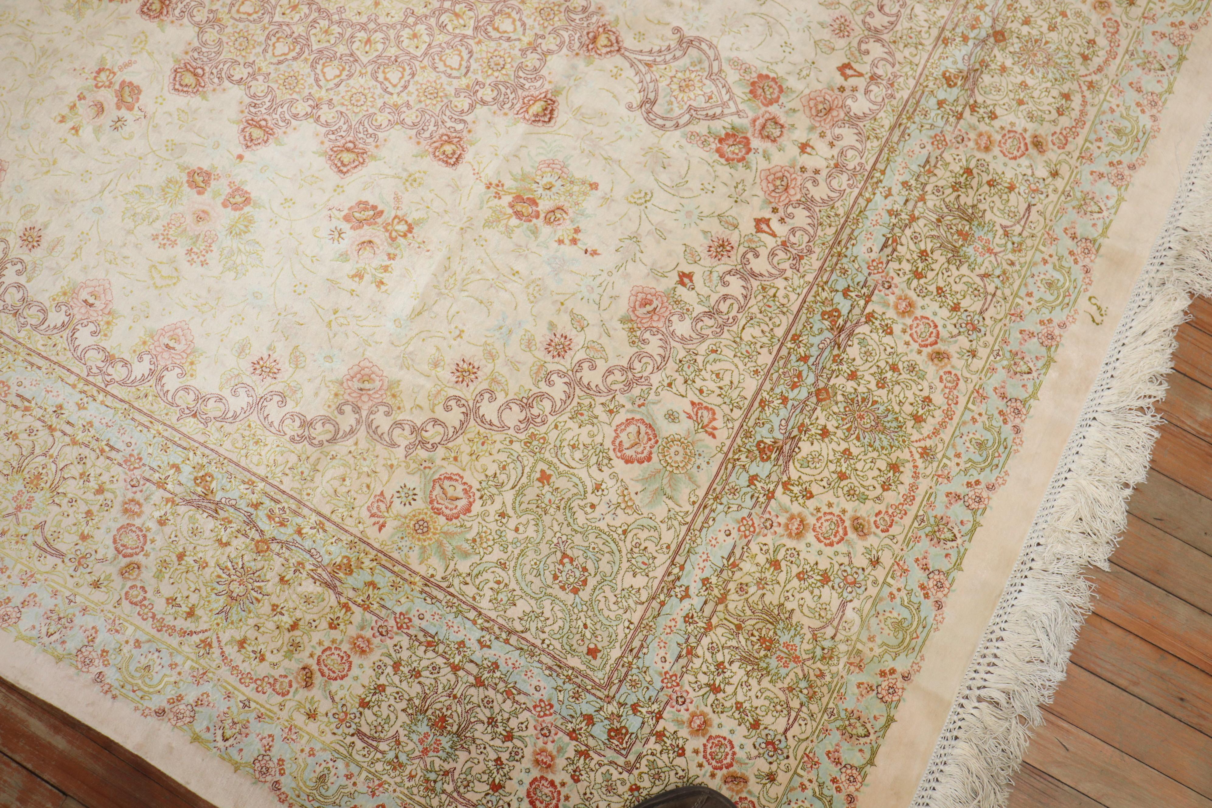 Rare tapis carré en soie persane Qum de taille standard en vente 6