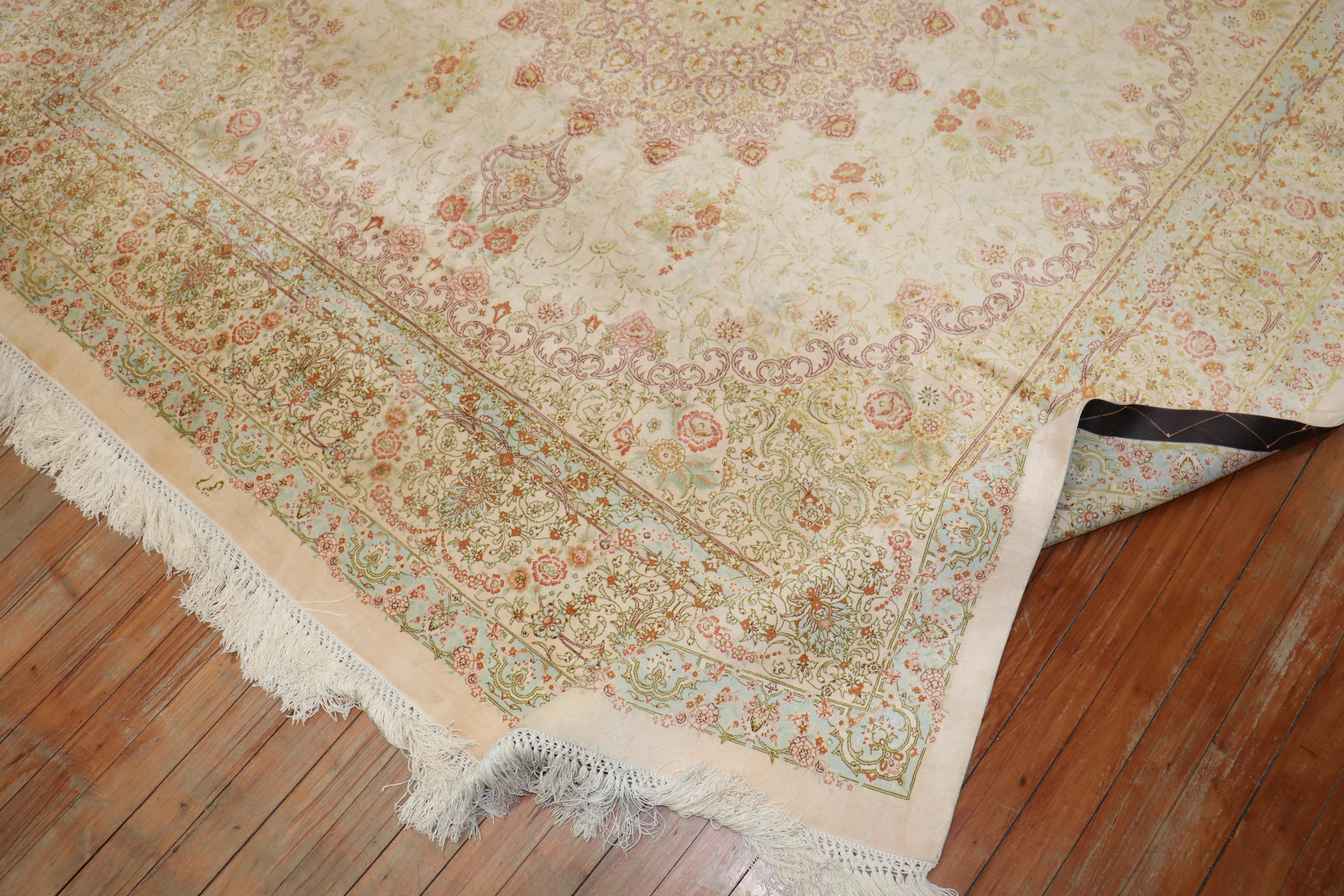 Agra Rare tapis carré en soie persane Qum de taille standard en vente