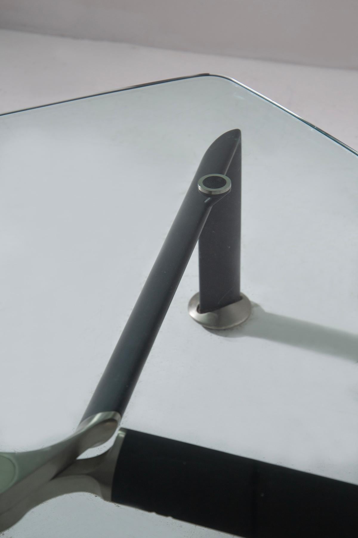Seltener quadratischer Tisch aus Stahl und Glas von Osvaldo Borsani für Tecno (Moderne der Mitte des Jahrhunderts) im Angebot