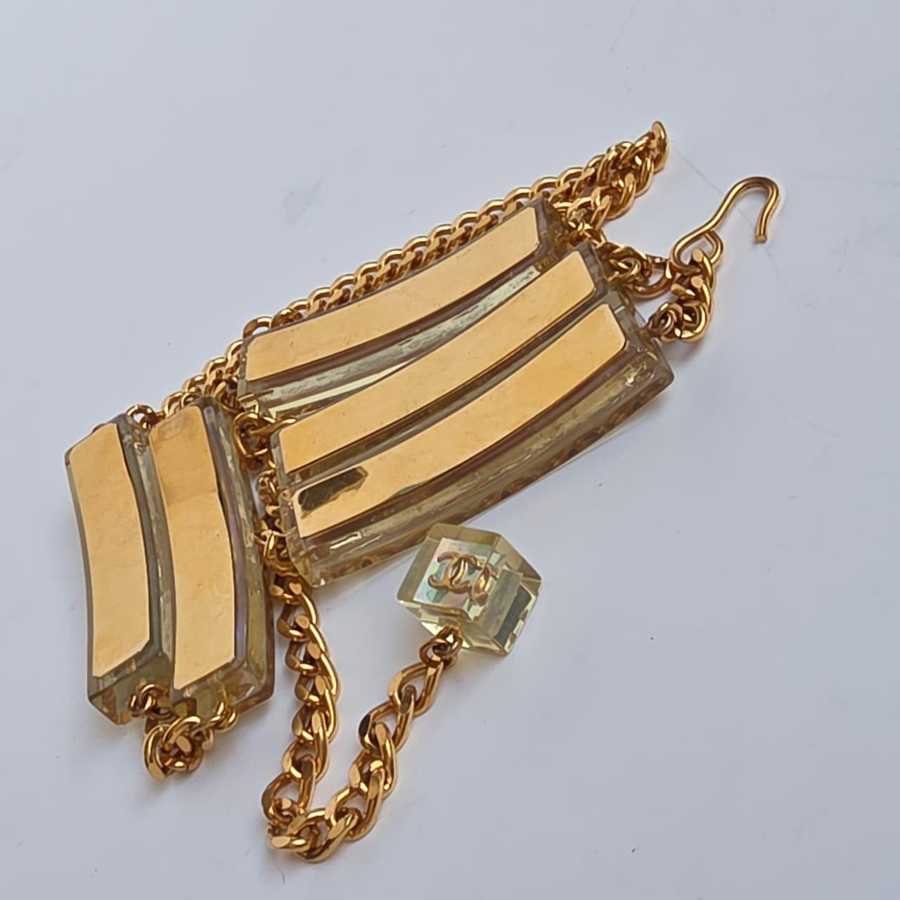 Marrone Rara cintura Chanel SS 1997 con catena olografica in acrilico in vendita