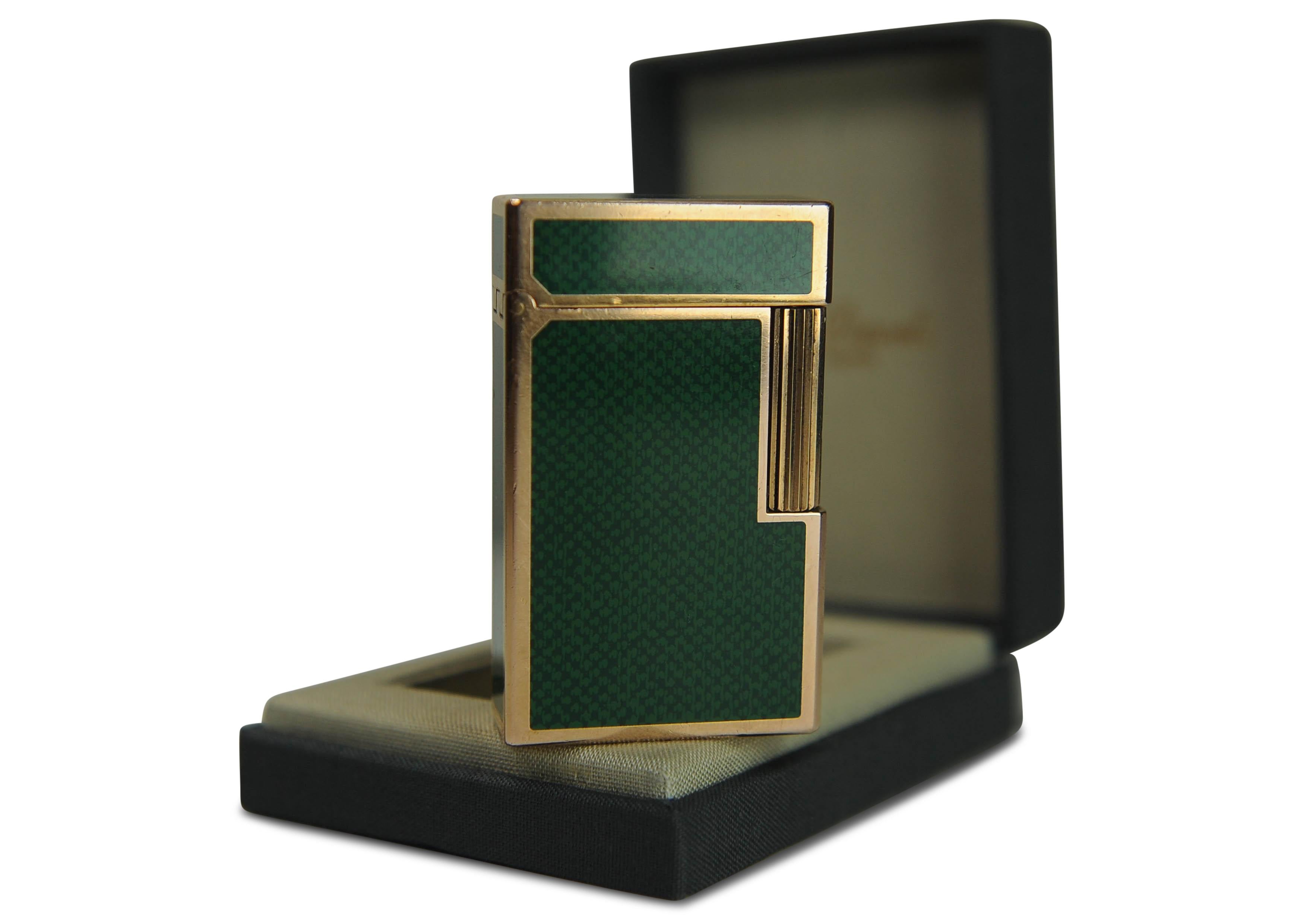 Français Rare S.T Dupont Gold Plated Green Laque De Chine Ligne 1 Lighter en vente