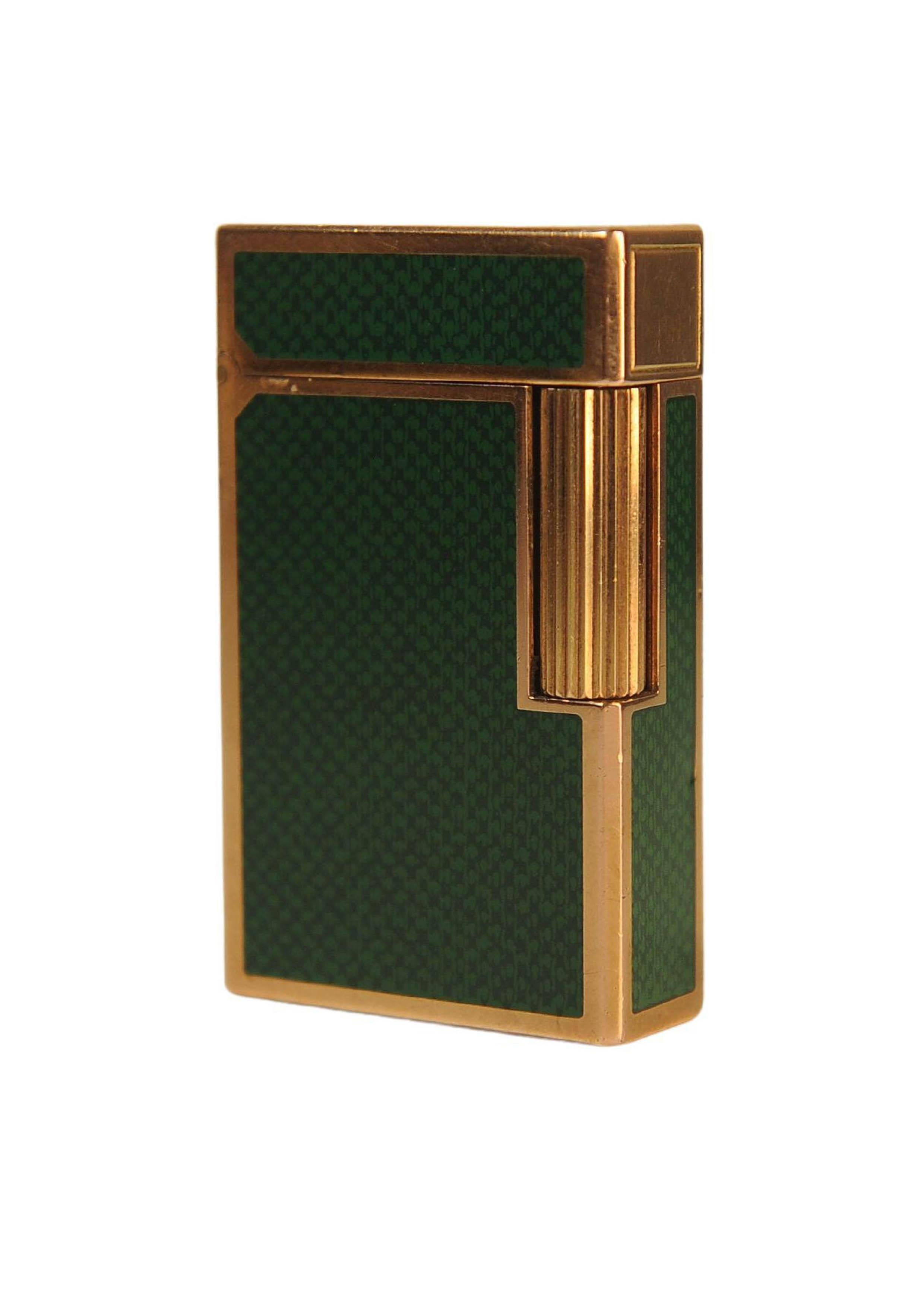 20ième siècle Rare S.T Dupont Gold Plated Green Laque De Chine Ligne 1 Lighter en vente