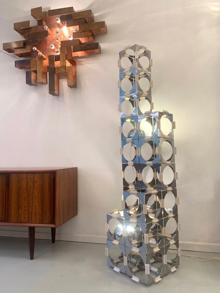 italien Rare lampadaire modulaire « gratte-ciel » en acier inoxydable de Reggiani, Italie, vers 1970 en vente