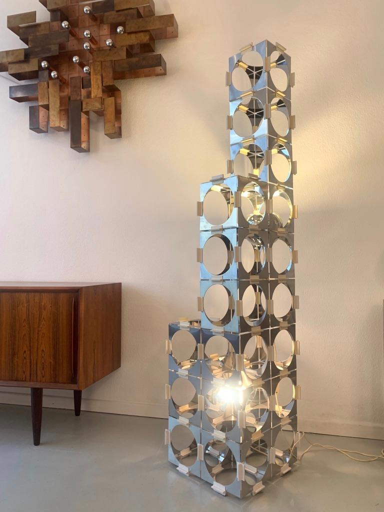 Rare Stainless Steel Skyscraper Modular Floor Lamp by Reggiani, Italy, ca. 1970s In Good Condition In Geneva, CH