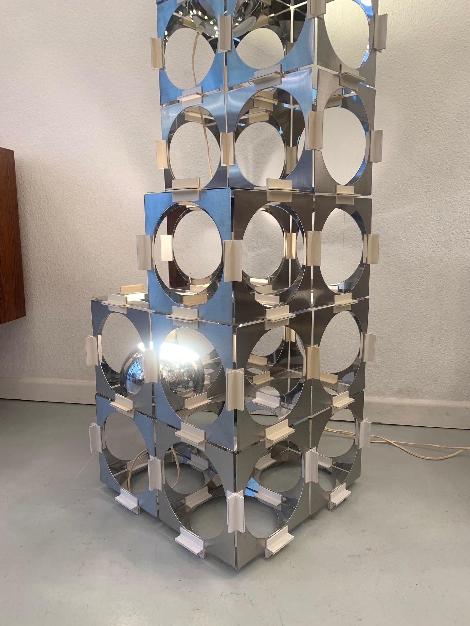 Rare Stainless Steel Skyscraper Modular Floor Lamp by Reggiani, Italy, ca. 1970s In Good Condition For Sale In Geneva, CH