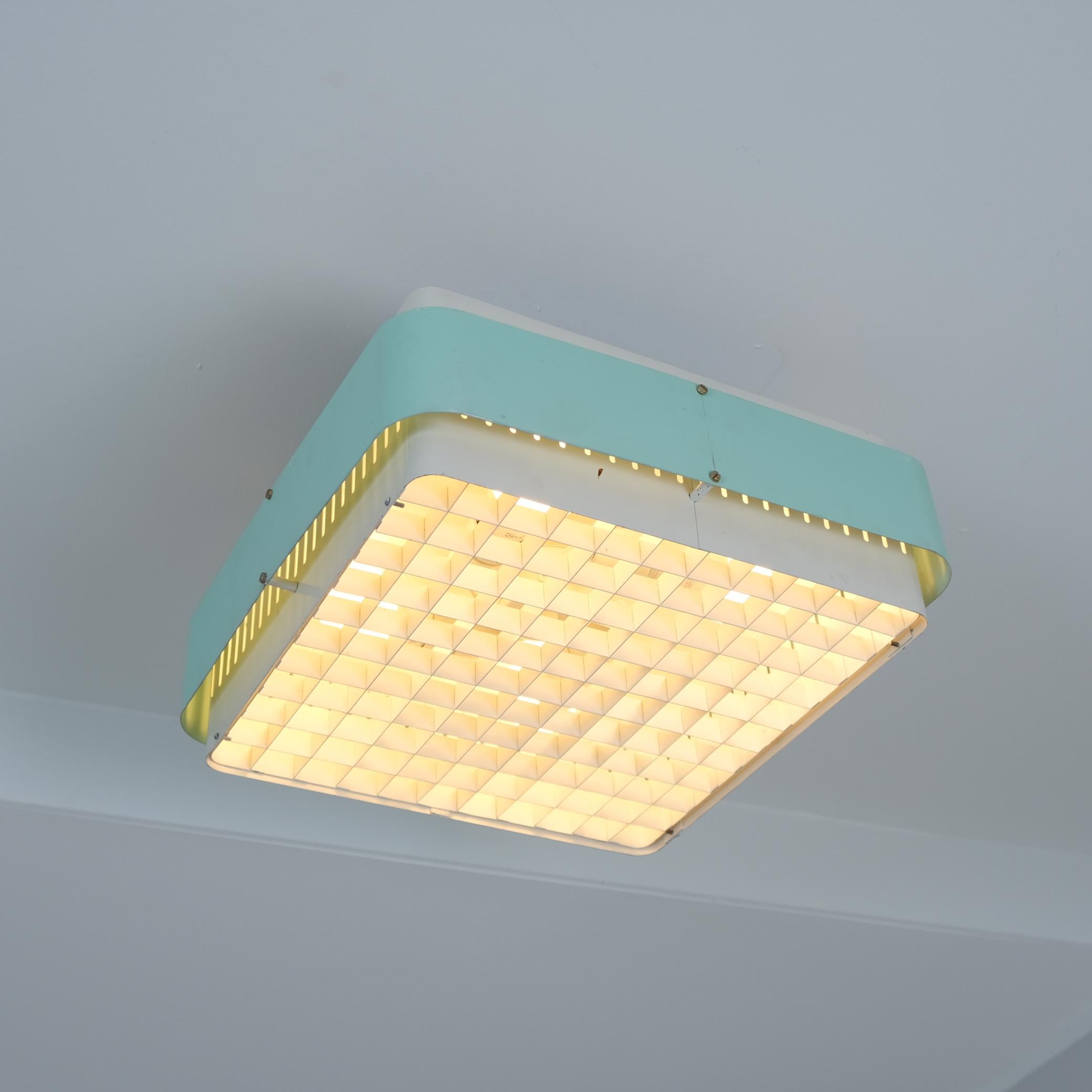 Seltene Deckenleuchte „Starry Sky“ Modell. AE 37 in Türkis und Weiß, Itsu 1950er Jahre (Mitte des 20. Jahrhunderts) im Angebot