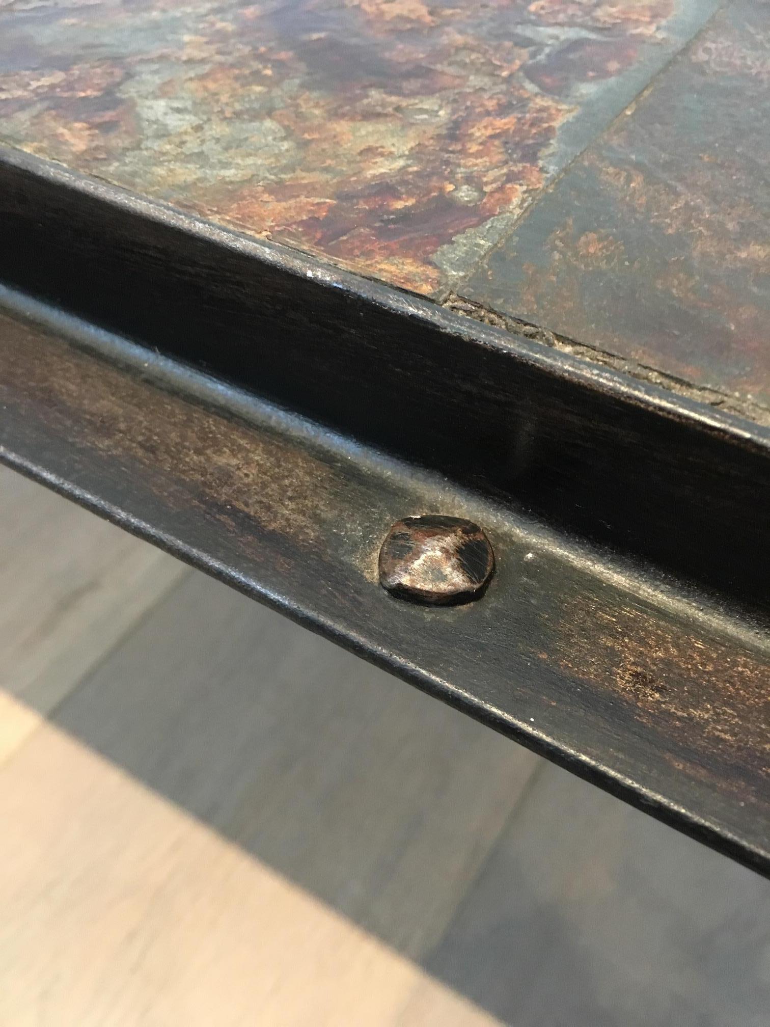 Rare table basse en acier et en fer avec plateau en pierre de lave, vers 1940 en vente 3