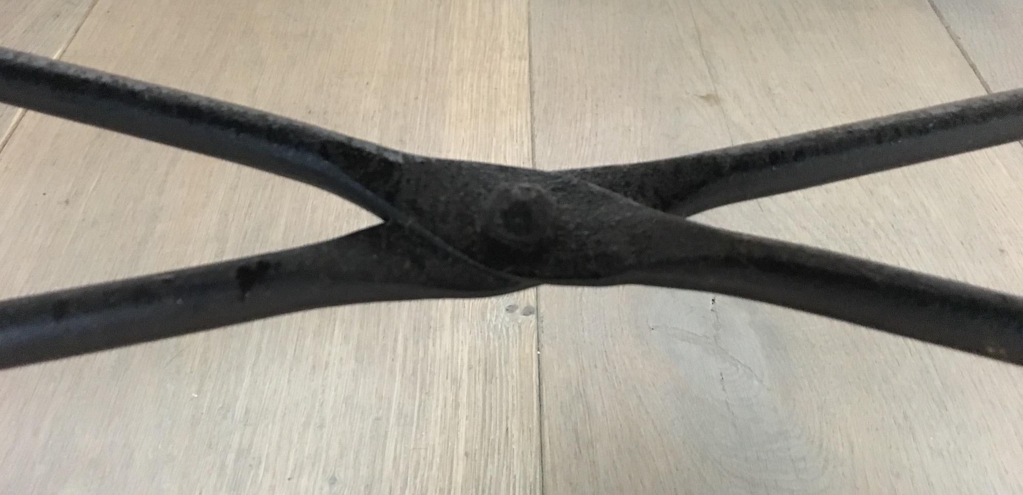 Rare table basse en acier et en fer avec plateau en pierre de lave, vers 1940 en vente 4