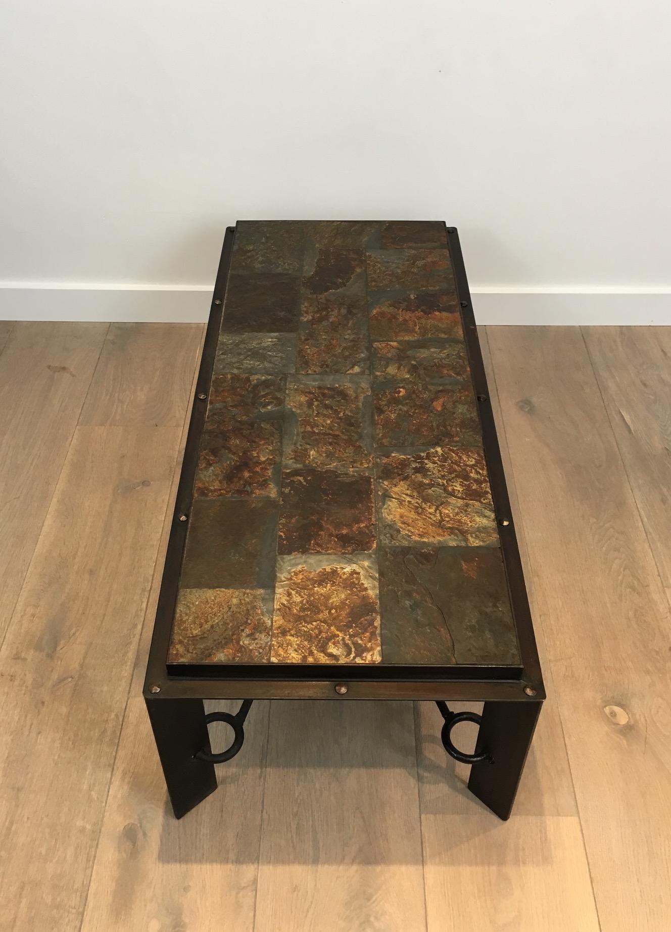 Français Rare table basse en acier et en fer avec plateau en pierre de lave, vers 1940 en vente