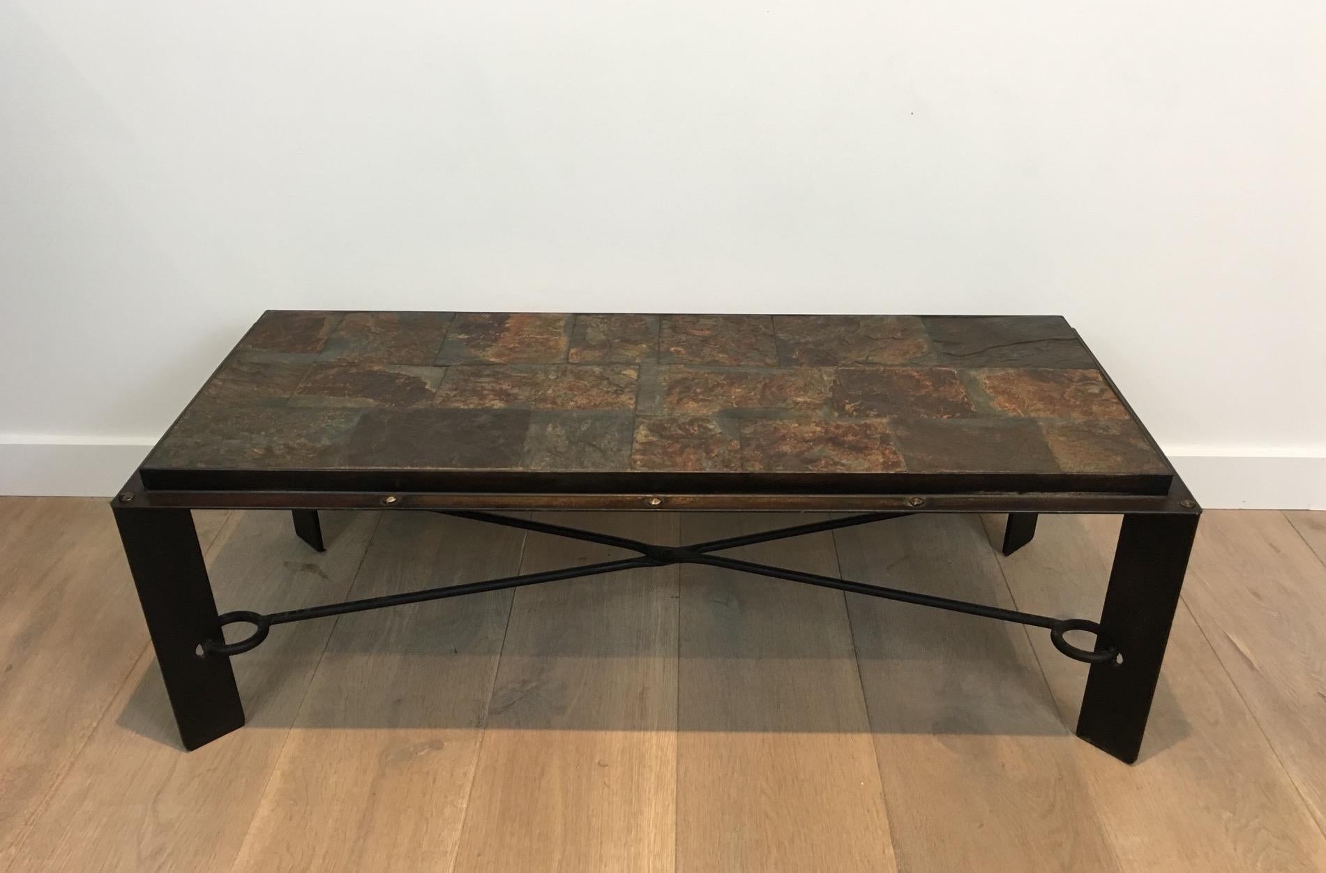 Milieu du XXe siècle Rare table basse en acier et en fer avec plateau en pierre de lave, vers 1940 en vente